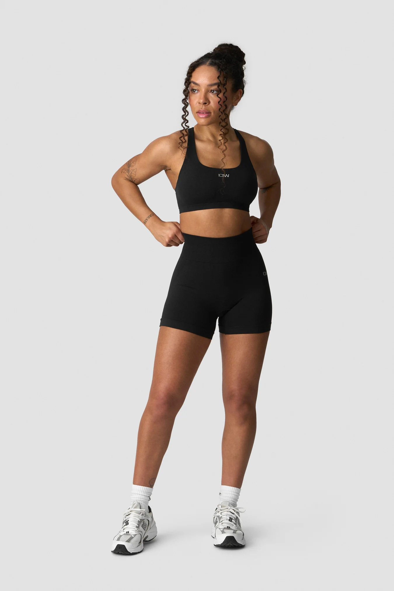 Smooth Seamless Midi Shorts W