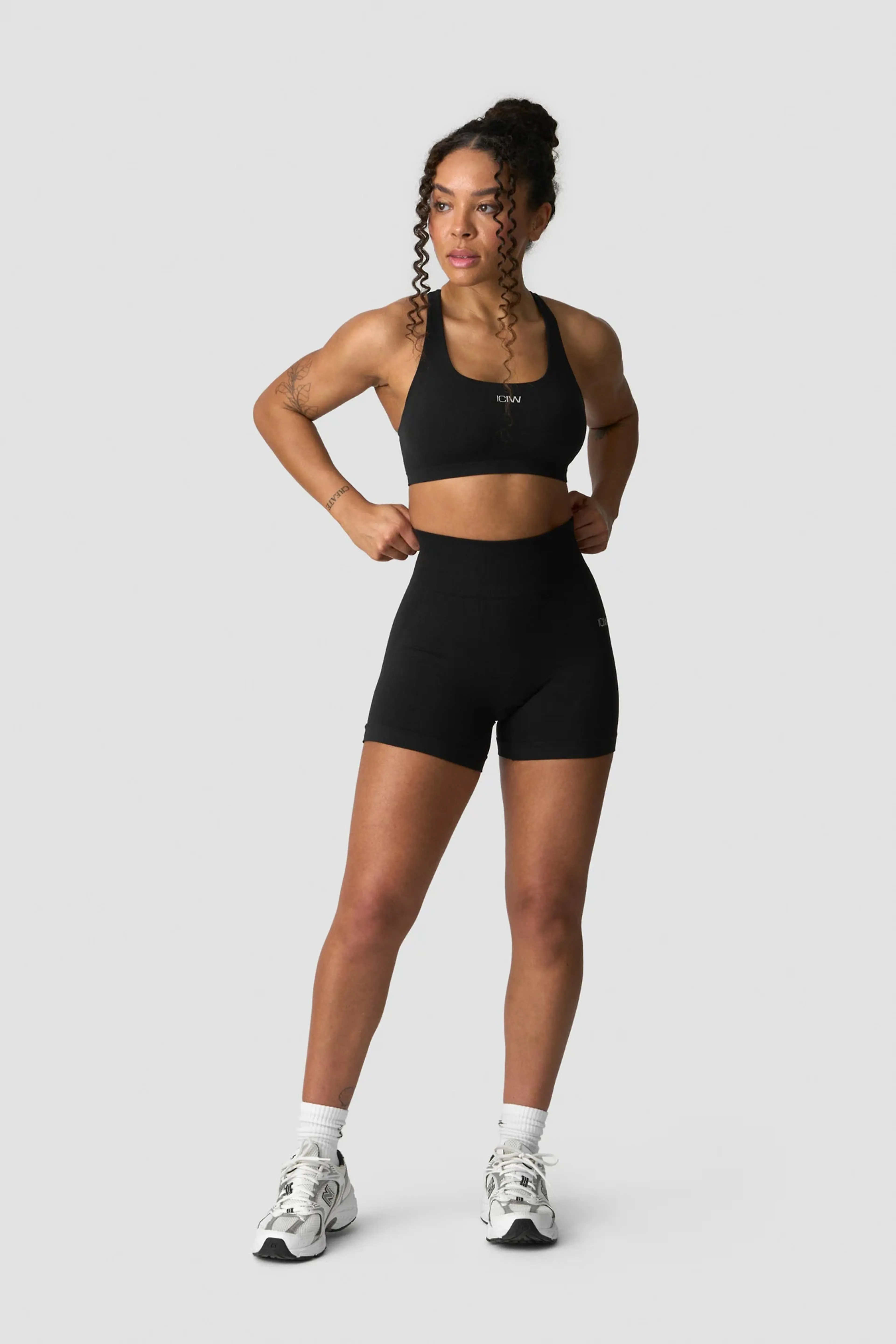 Smooth Seamless Midi Shorts W