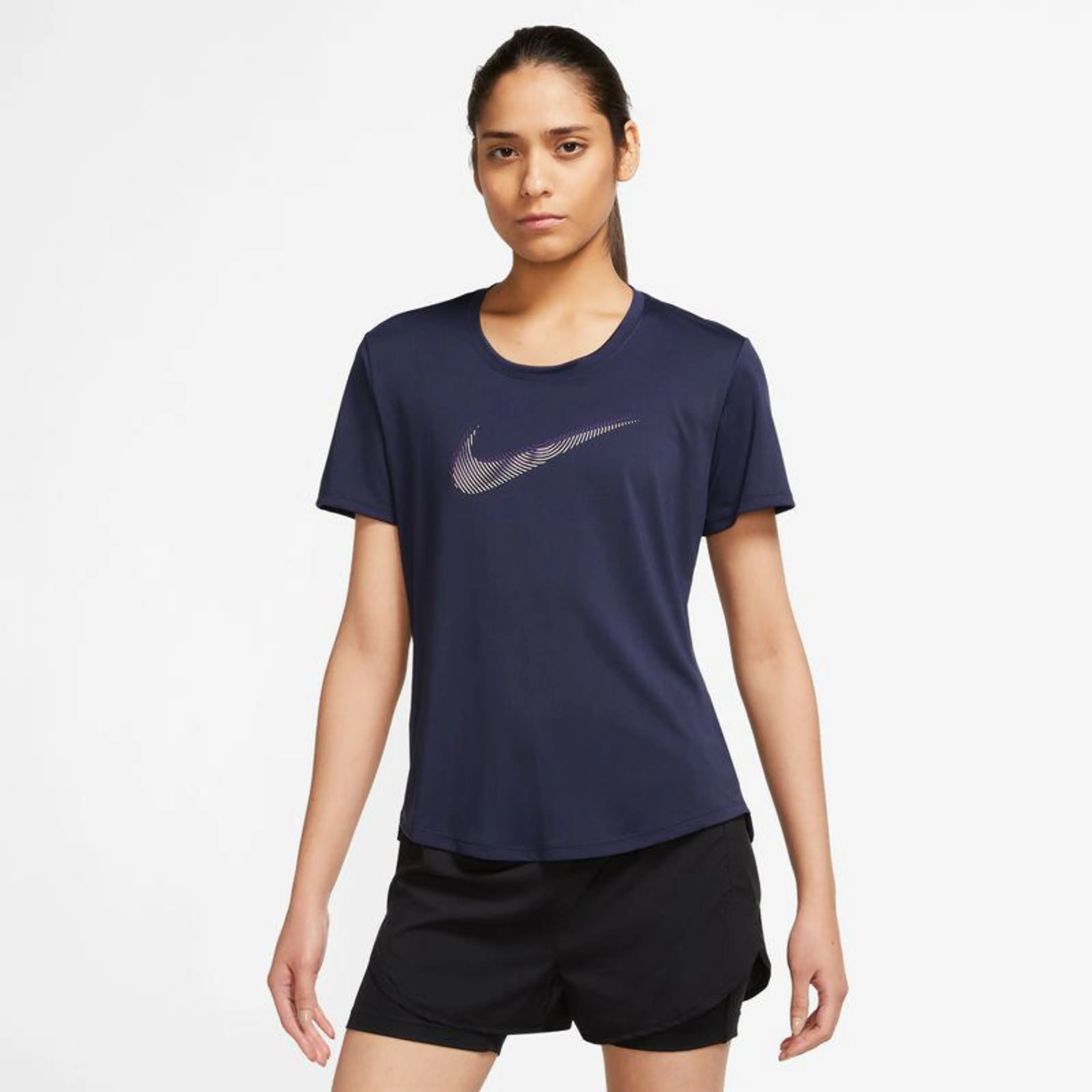 Dri-FIT Swoosh Short-Sleeve trenings-t-skjorte dame Dri-FIT Swoosh Short-Sleeve trenings-t-skjorte dame