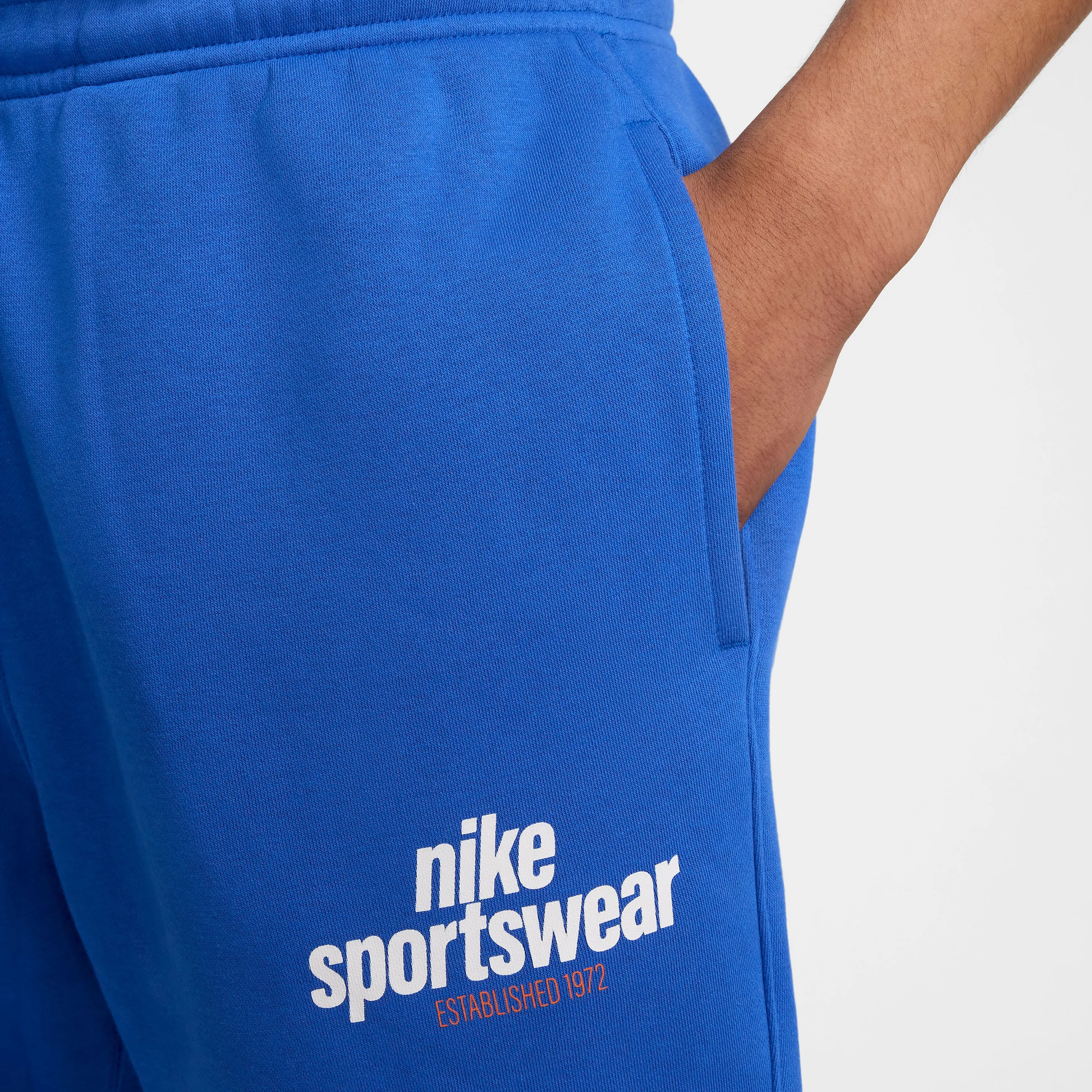 M NK CLUB BB CF PANT NSW GFX