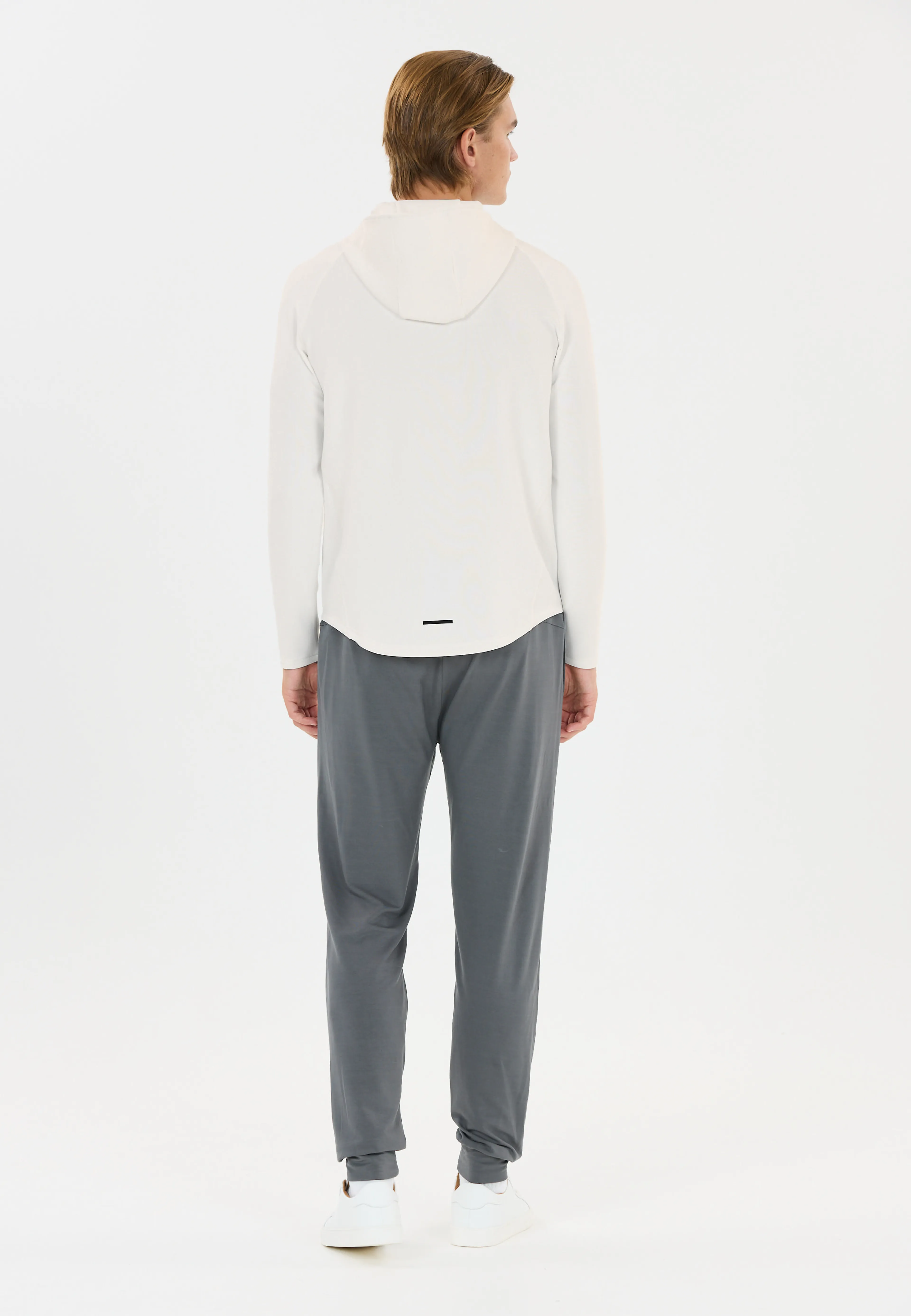 Allister M Midlayer