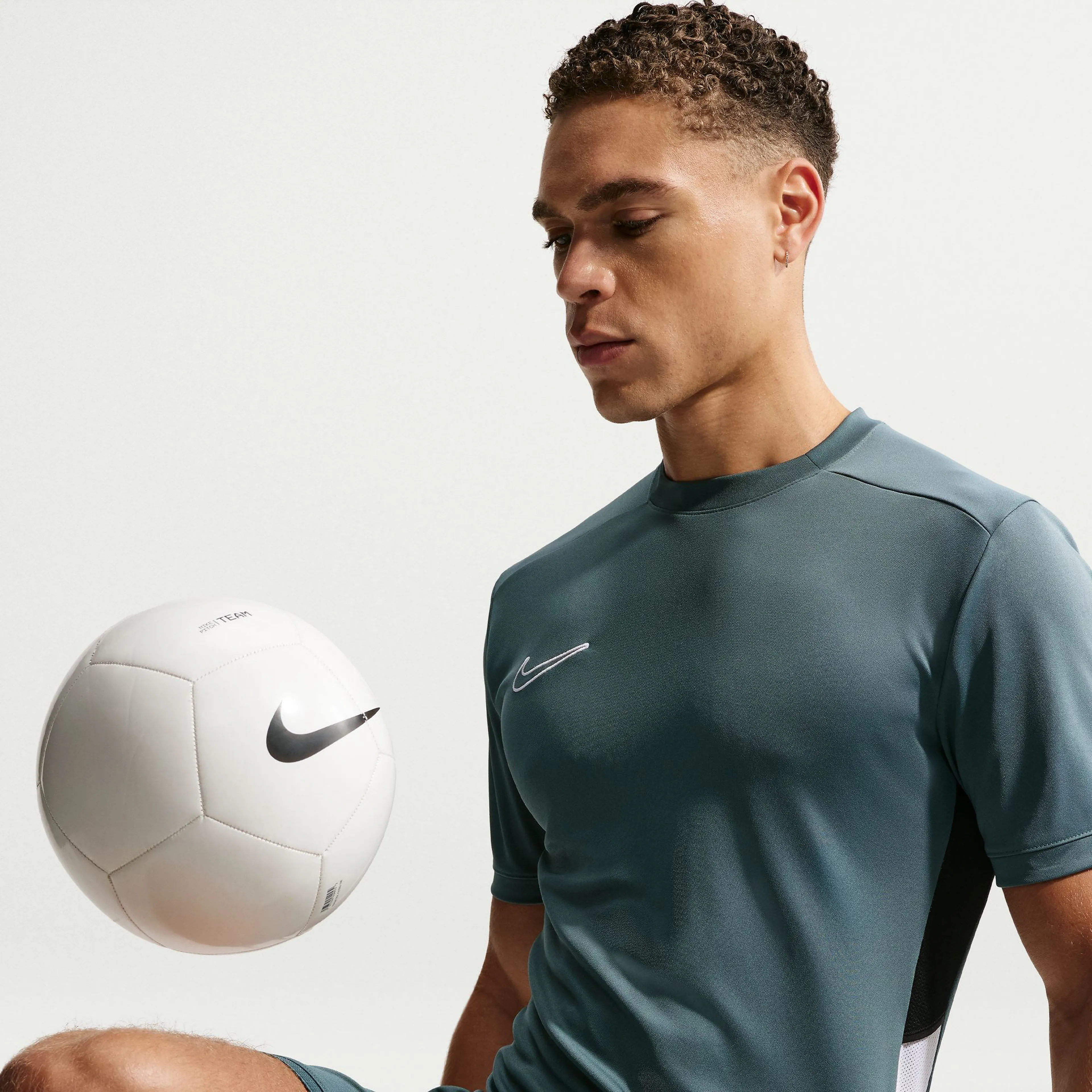 Academy Men's Dri-FIT Short-Sleeve Soccer Top