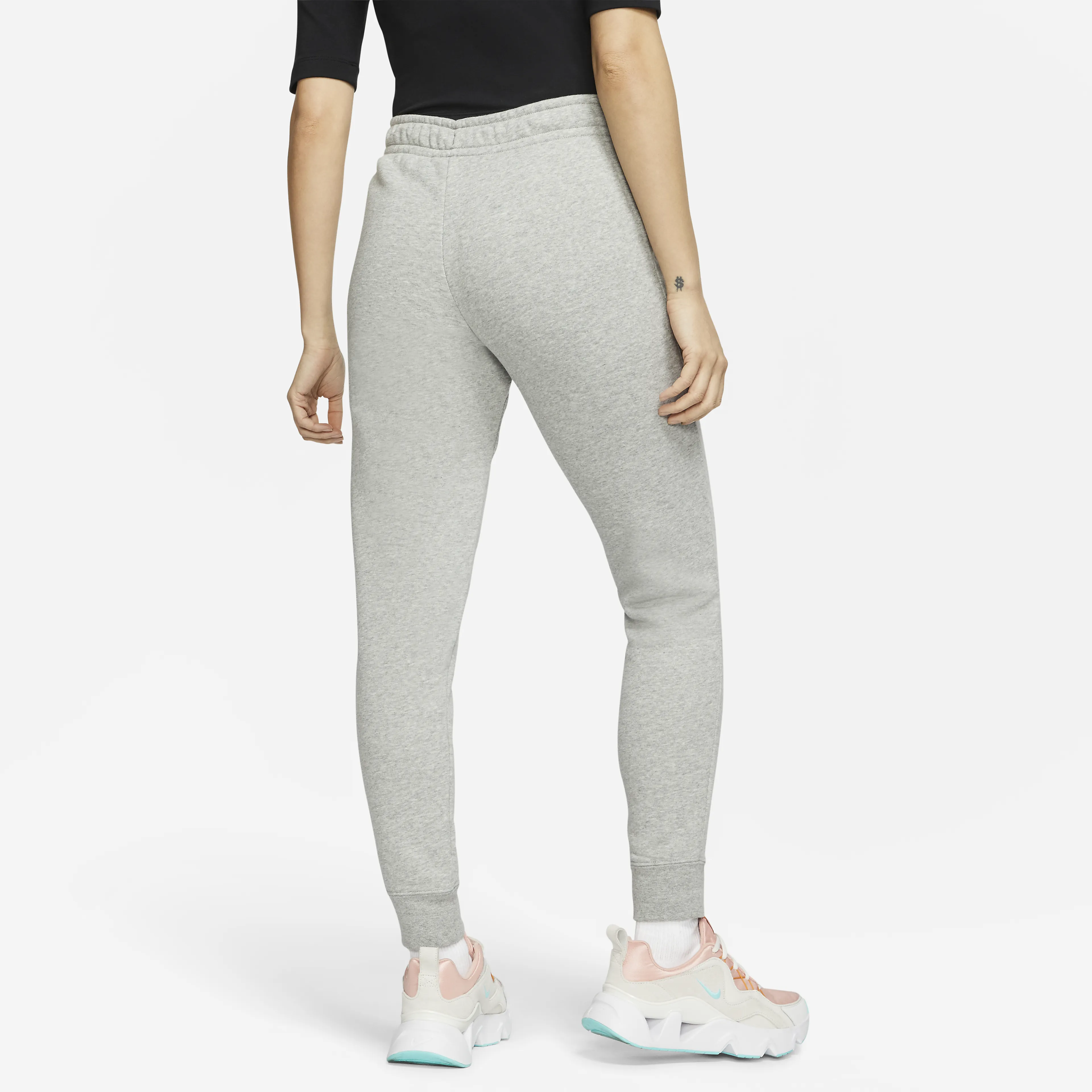 Sportswear Essential joggebukse dame