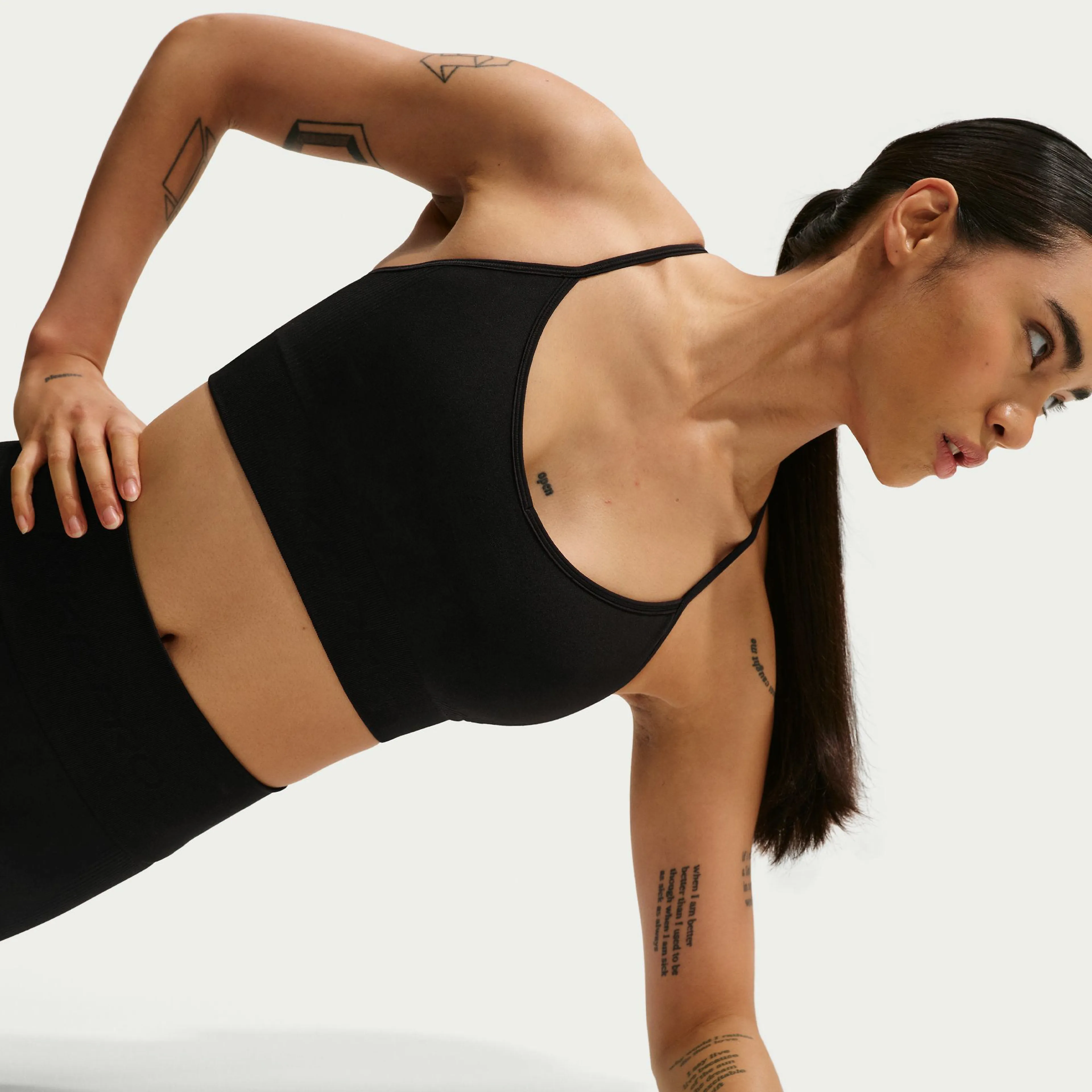 Pro Seamless Women's Light-Support Padded Sports Bra