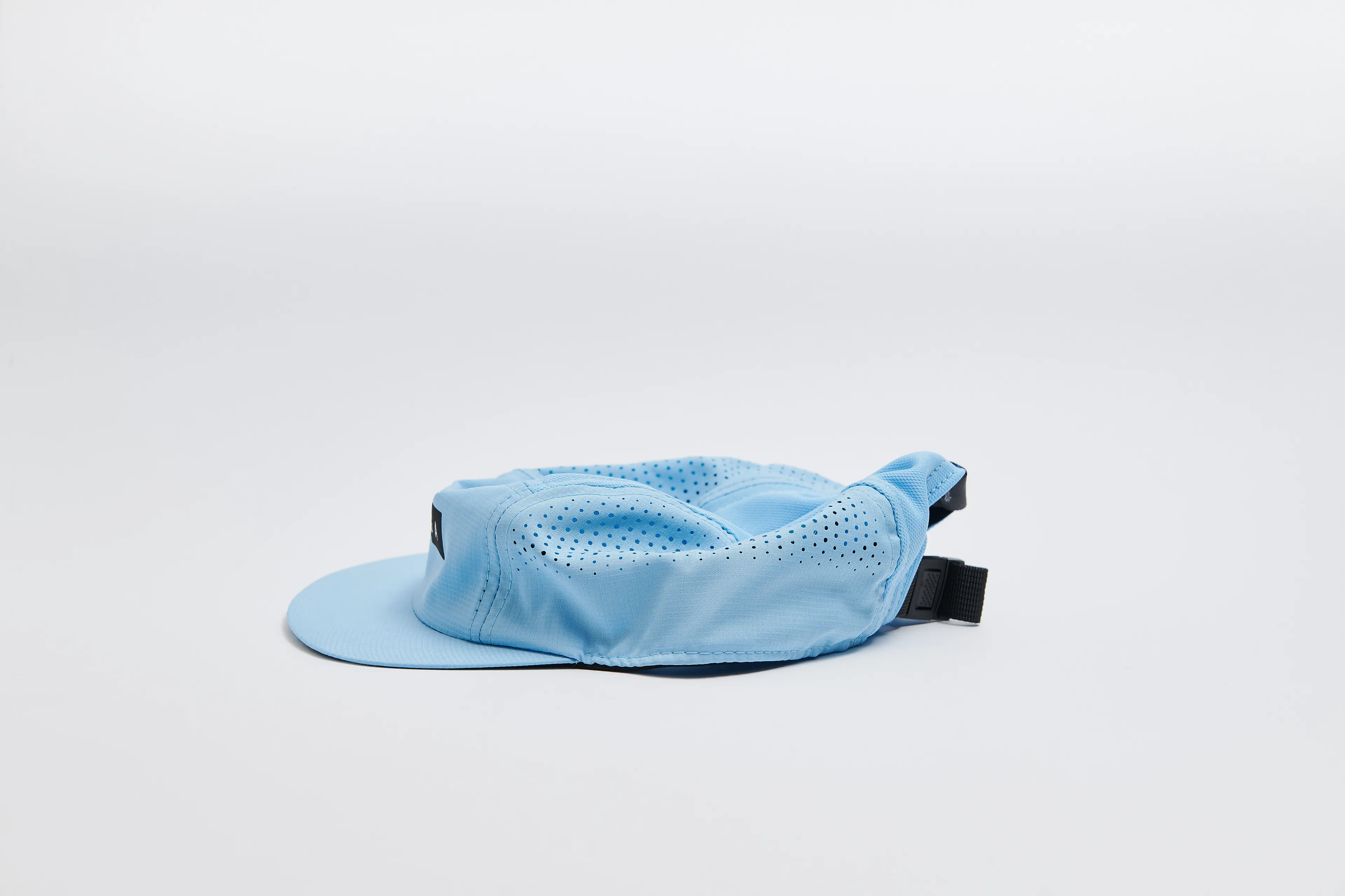 FEATHER RACING CAP
