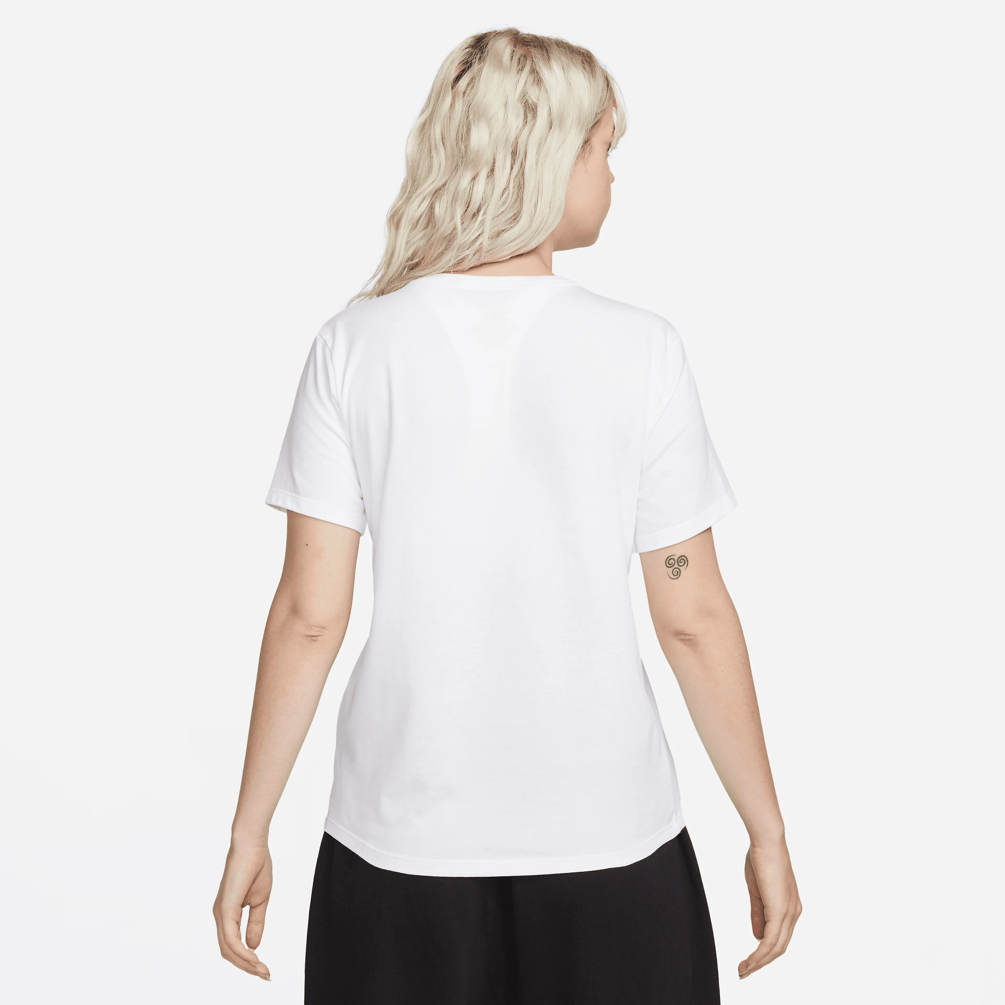 Sportswear Club Essentials t-skjorte dame Sportswear Club Essentials t-skjorte dame