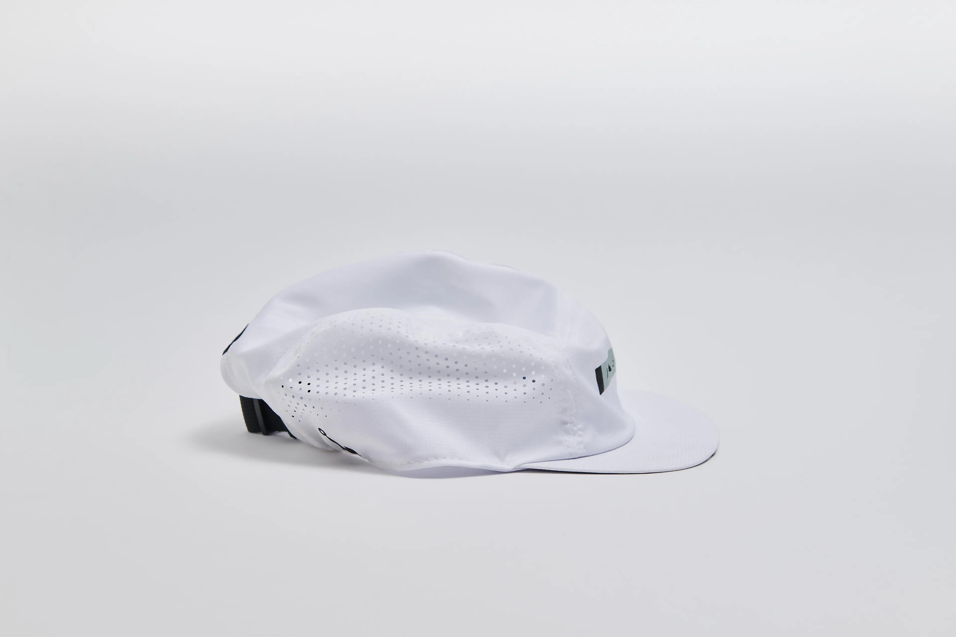 FEATHER RACING CAP