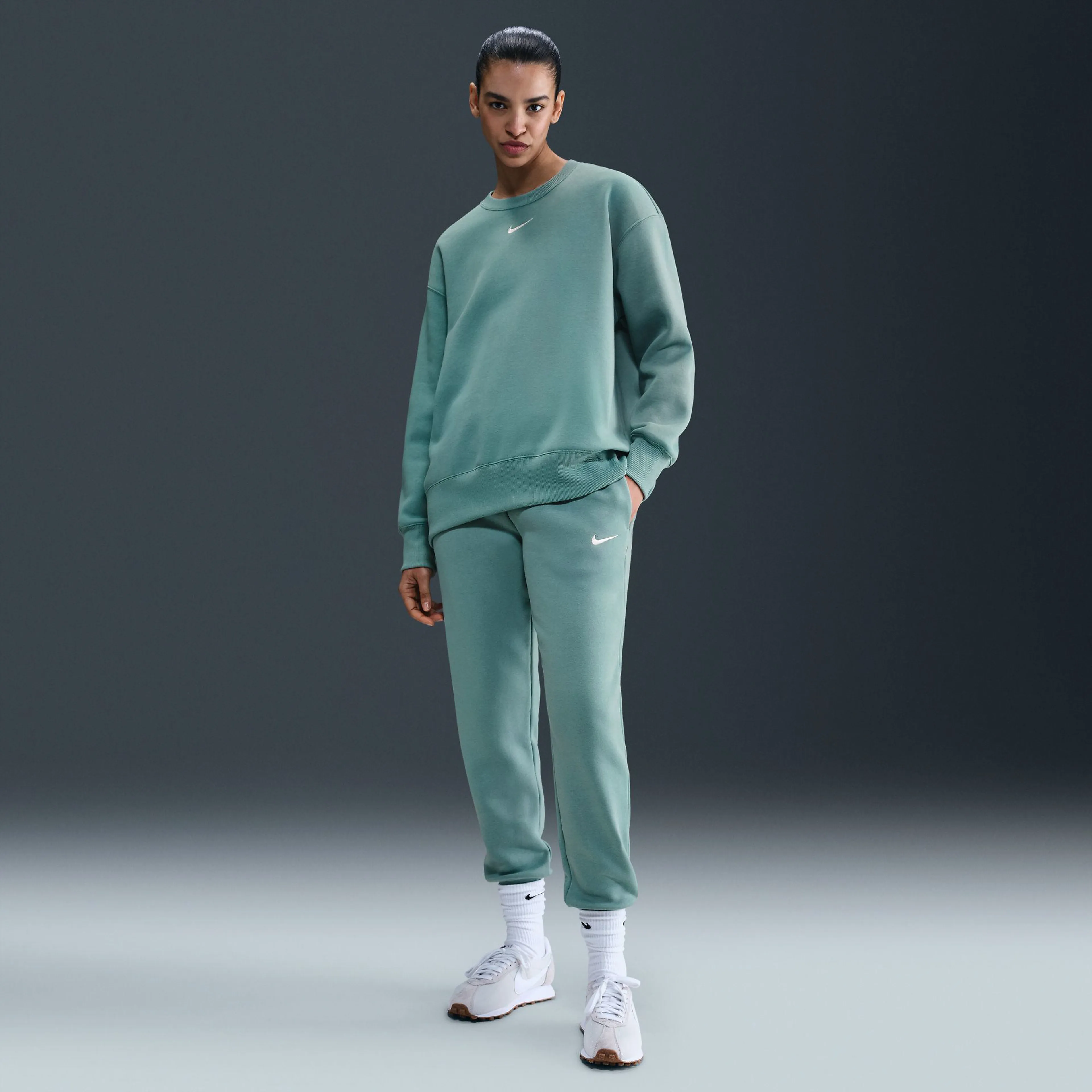 Sportswear Phoenix Fleece Women's Mid-Rise Sweatpants