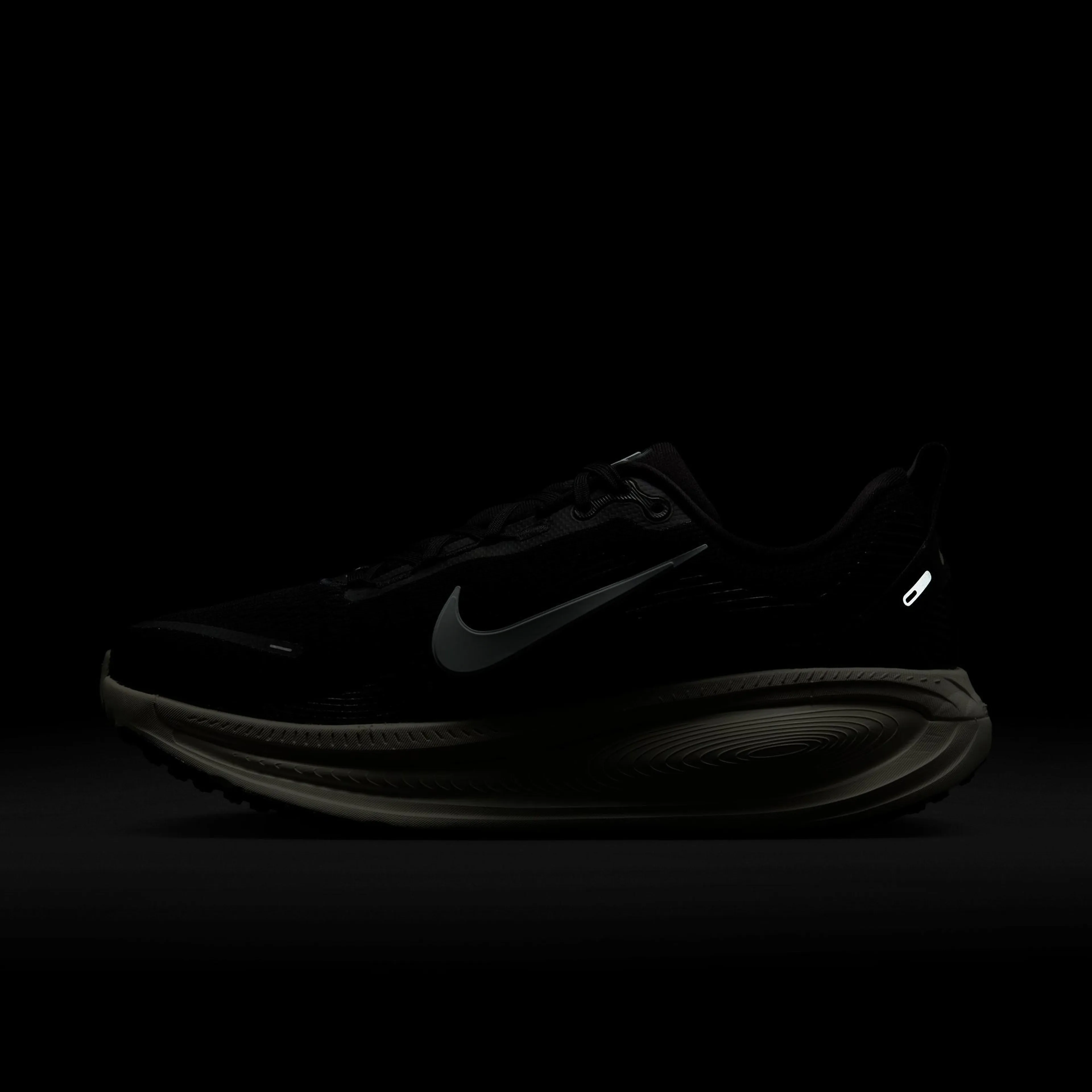 Vomero 18 Men's Road Running Shoes (Wide)