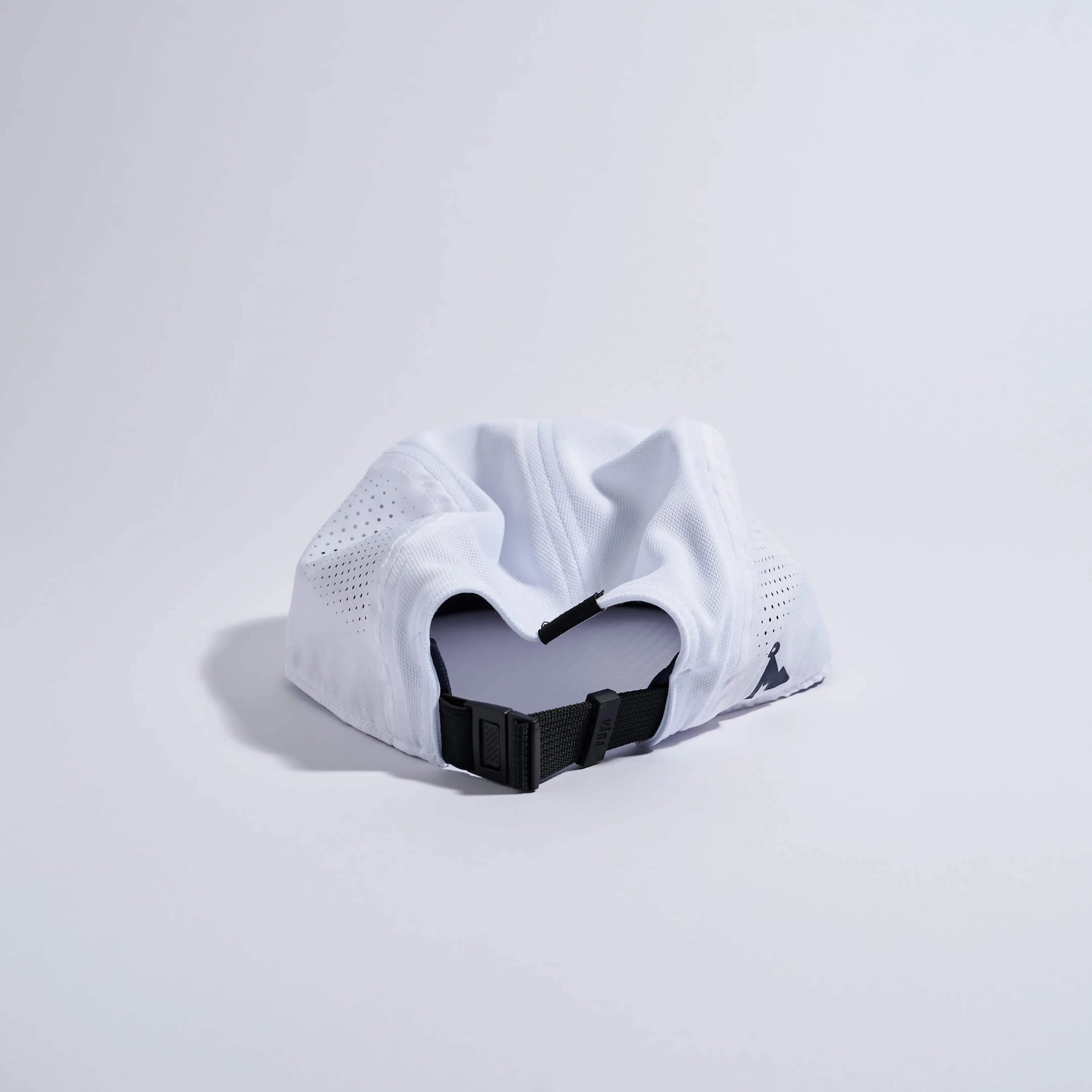 FEATHER RACING CAP