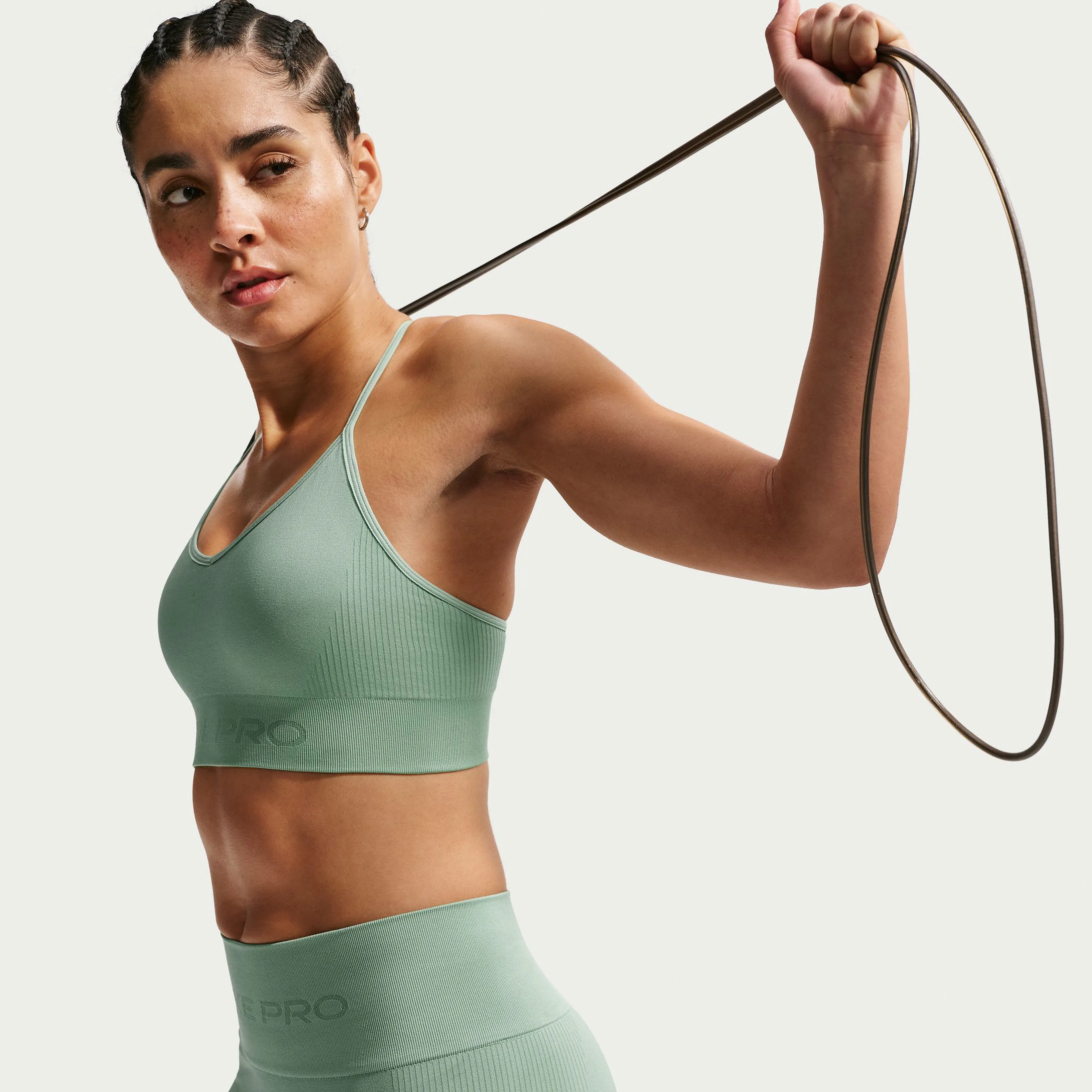 Pro Seamless Women's Light-Support Padded Sports Bra