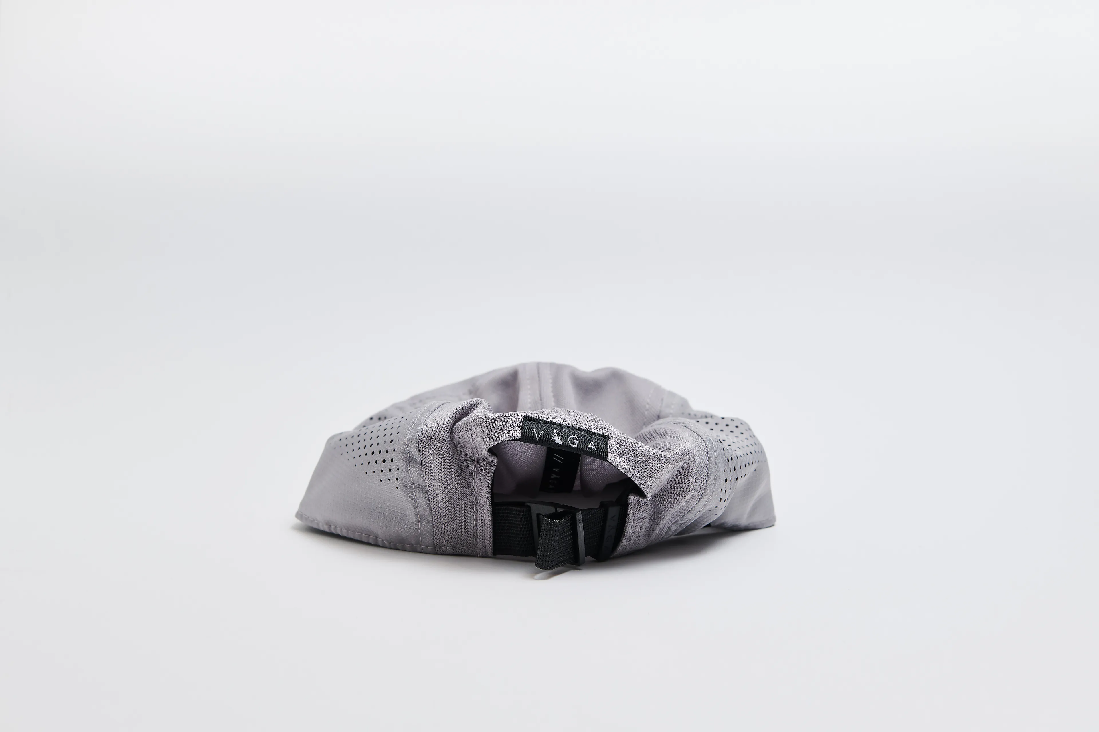 FEATHER RACING CAP