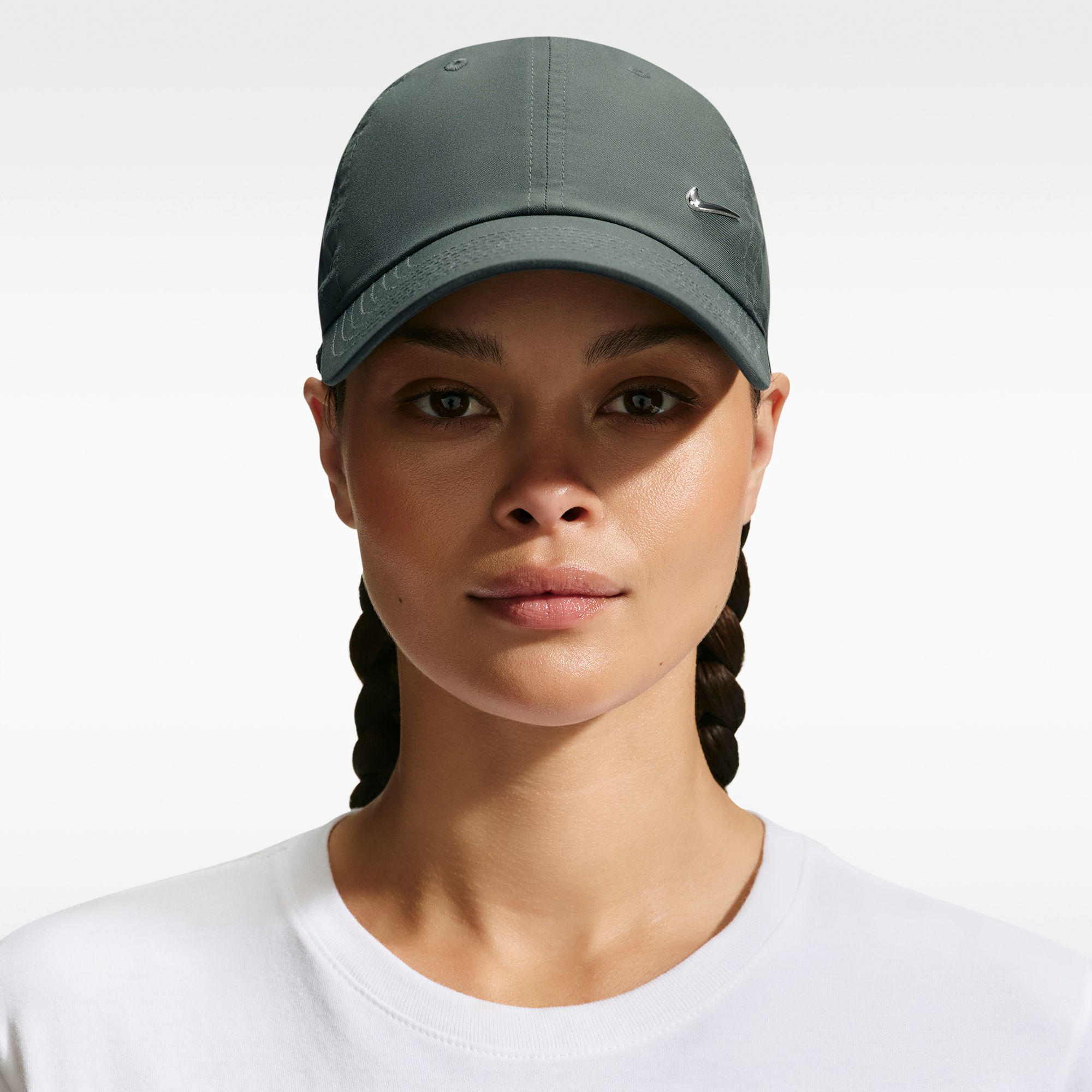  Dri-FIT Club Unstructured Metal Swoosh Cap