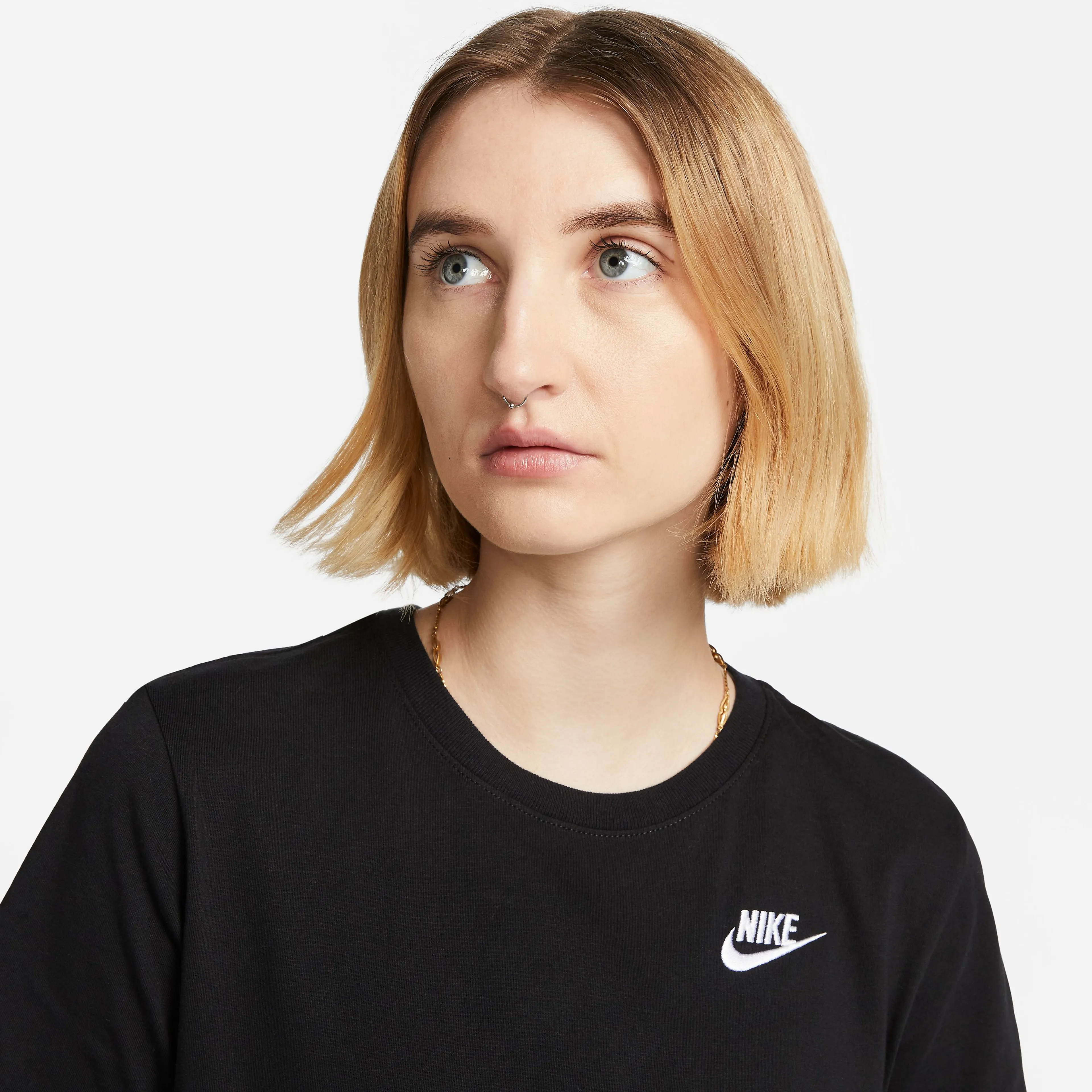 Sportswear Club Essentials t-skjorte dame Sportswear Club Essentials t-skjorte dame