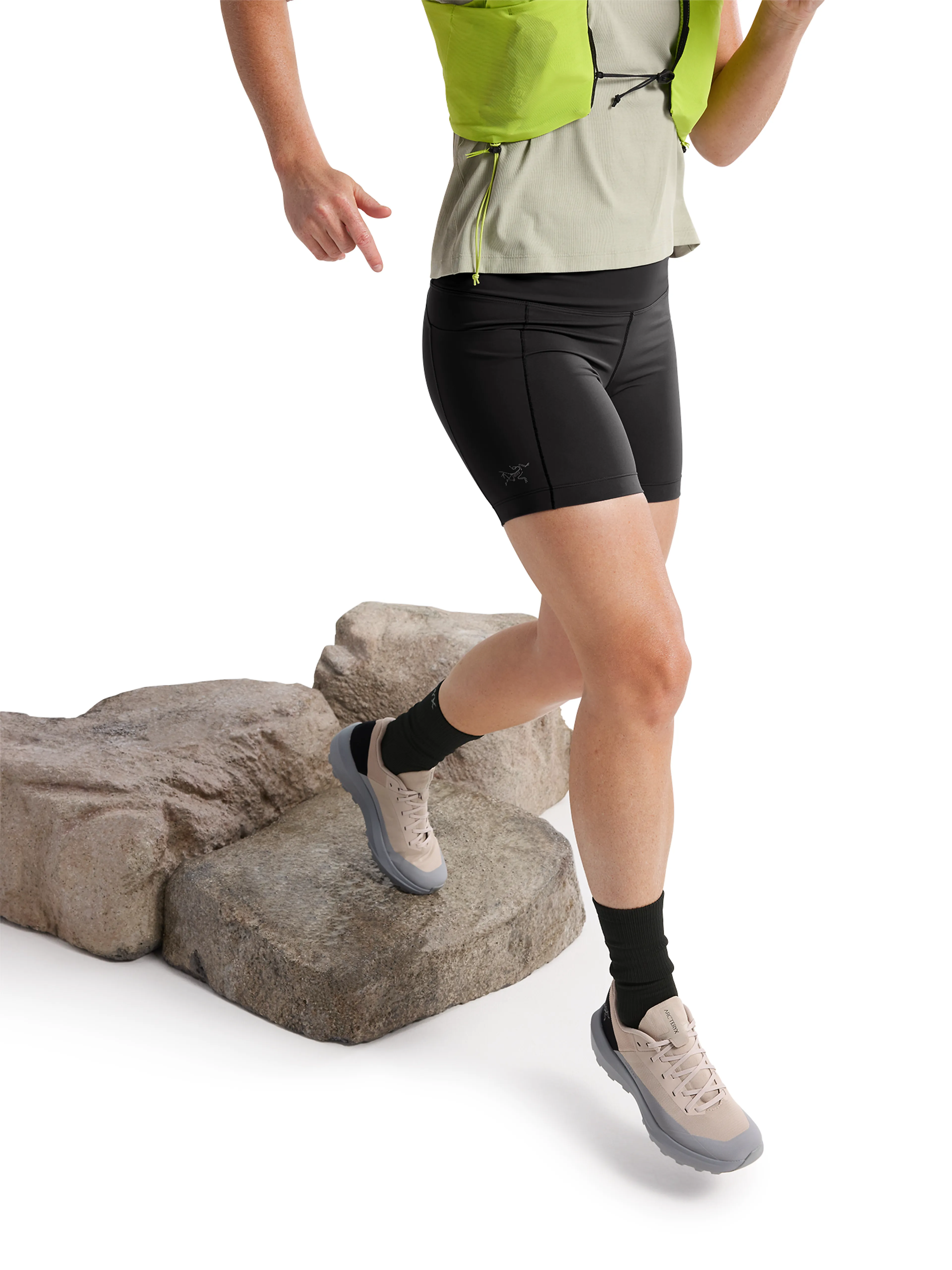Essent High-Rise Utility Short 6 W