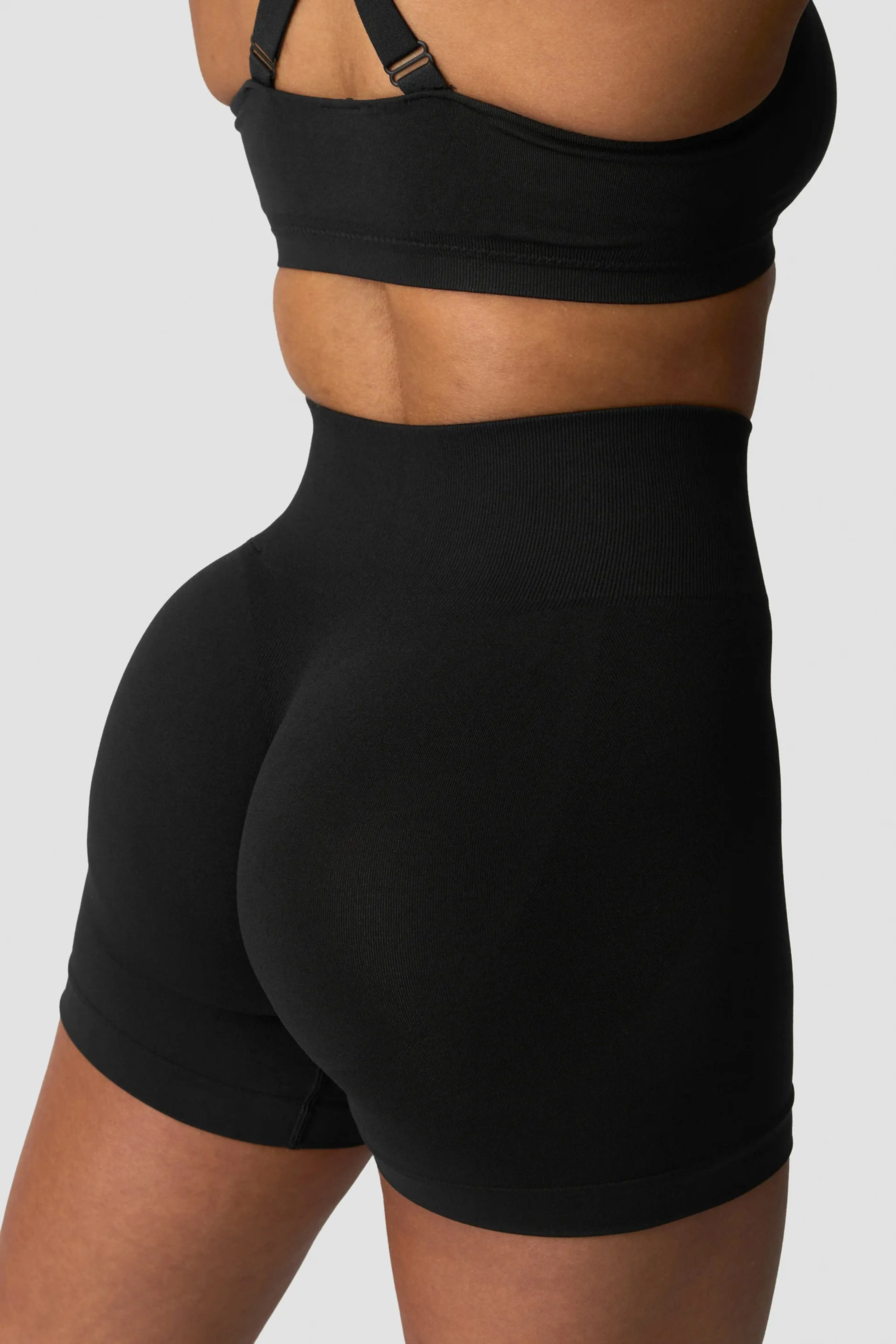 Smooth Seamless Midi Shorts W