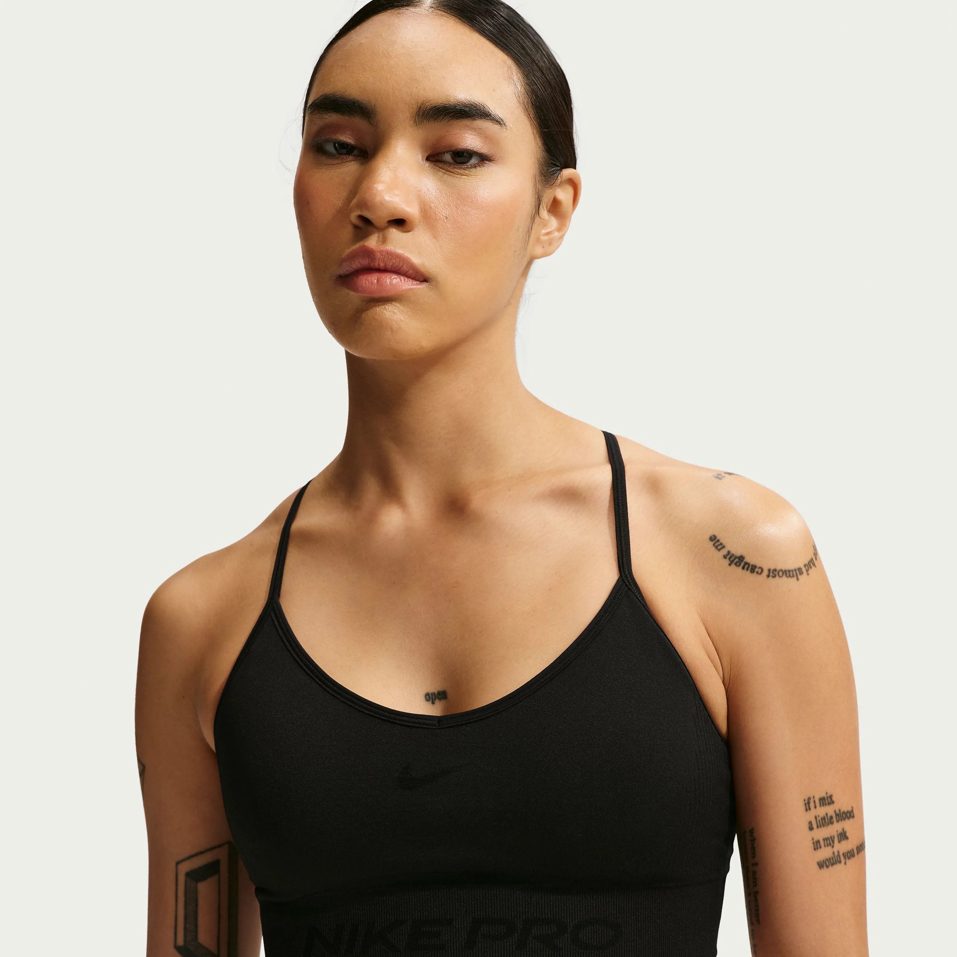 Pro Seamless Women's Light-Support Padded Sports Bra