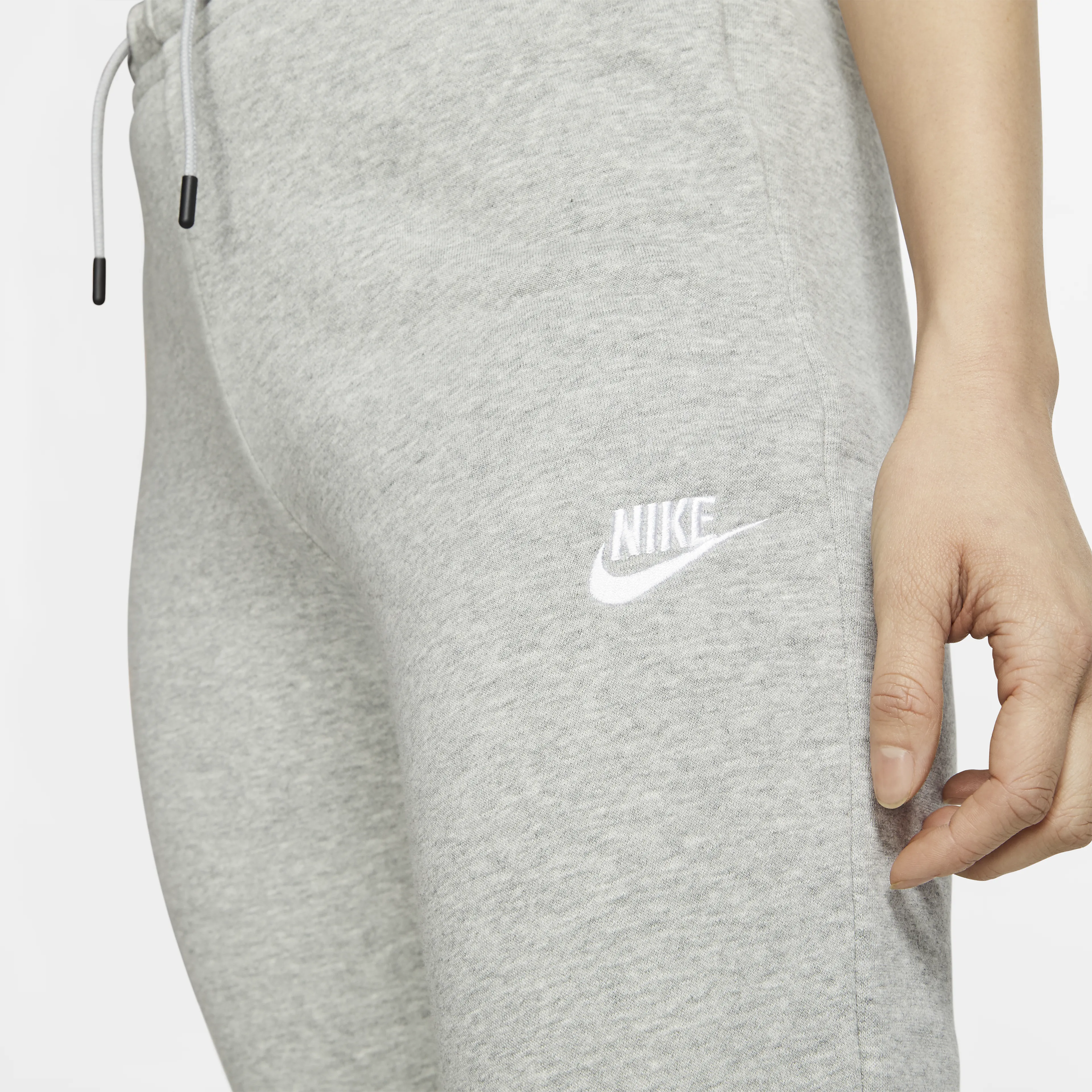 Sportswear Essential joggebukse dame