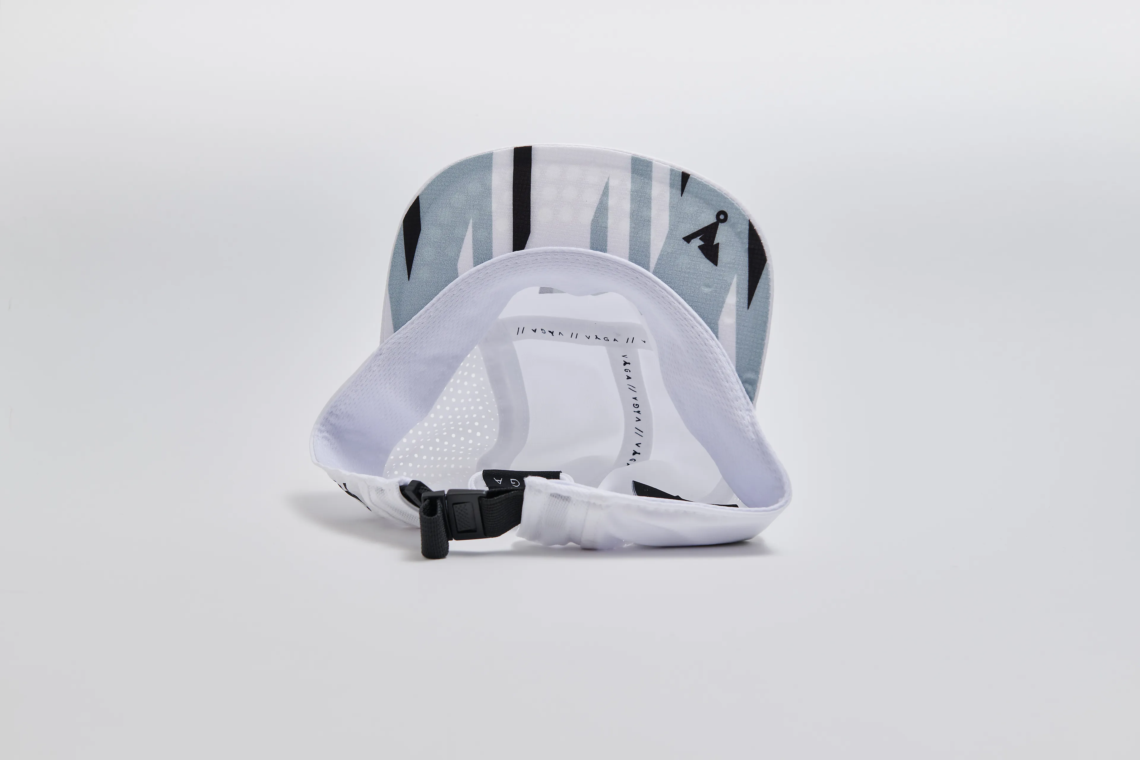 FEATHER RACING CAP