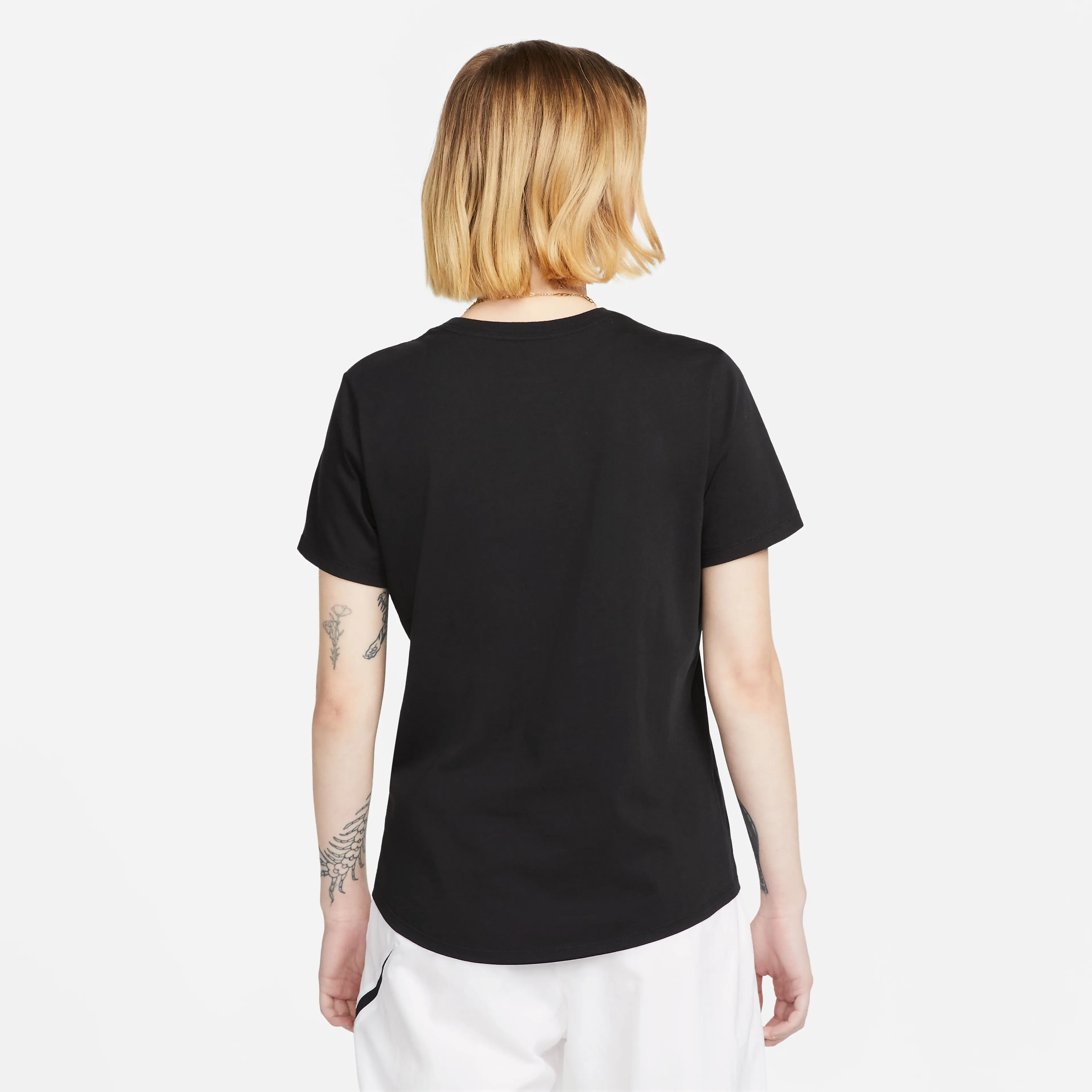 Sportswear Club Essentials t-skjorte dame Sportswear Club Essentials t-skjorte dame