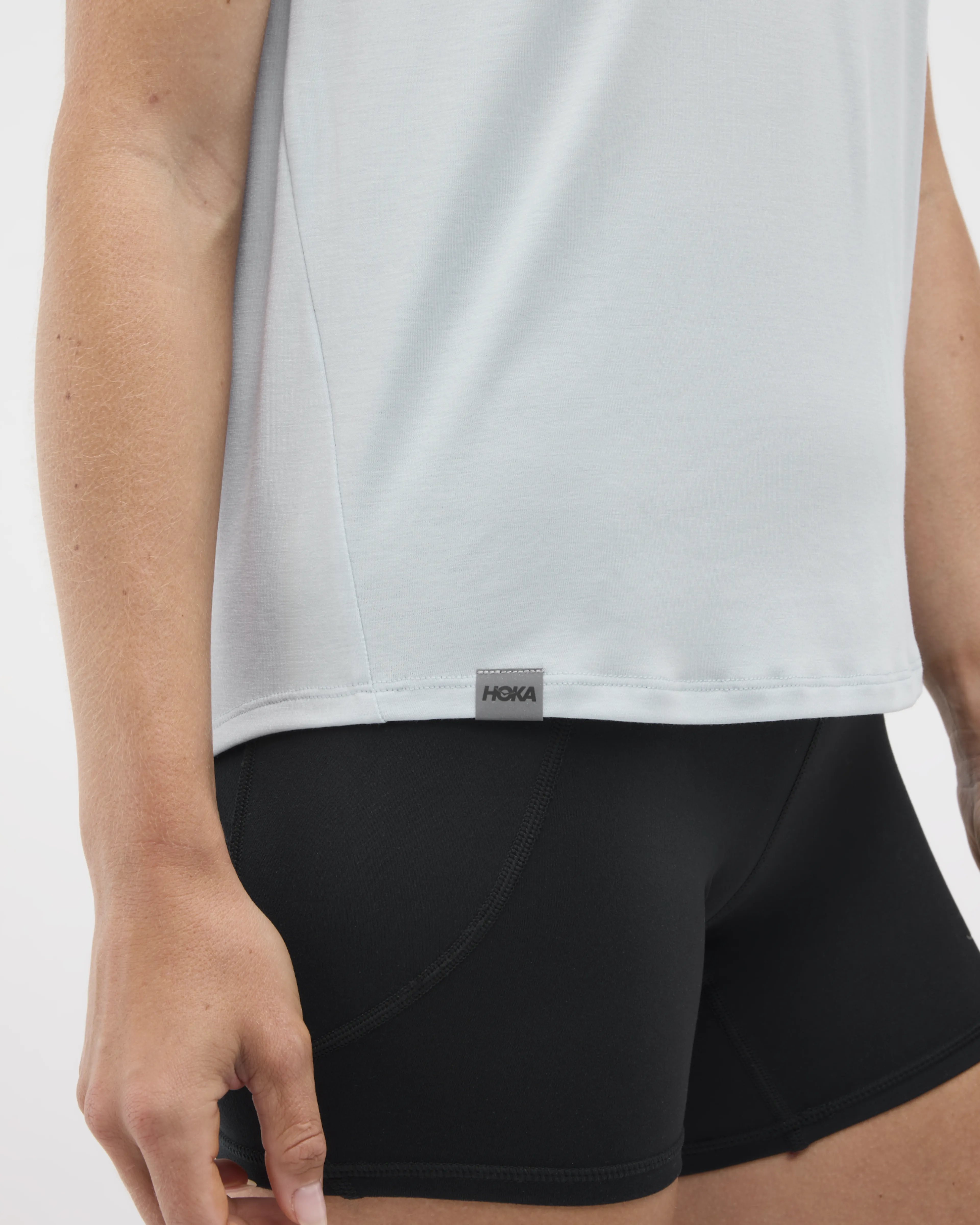 W HOKA ESSENTIAL TEE