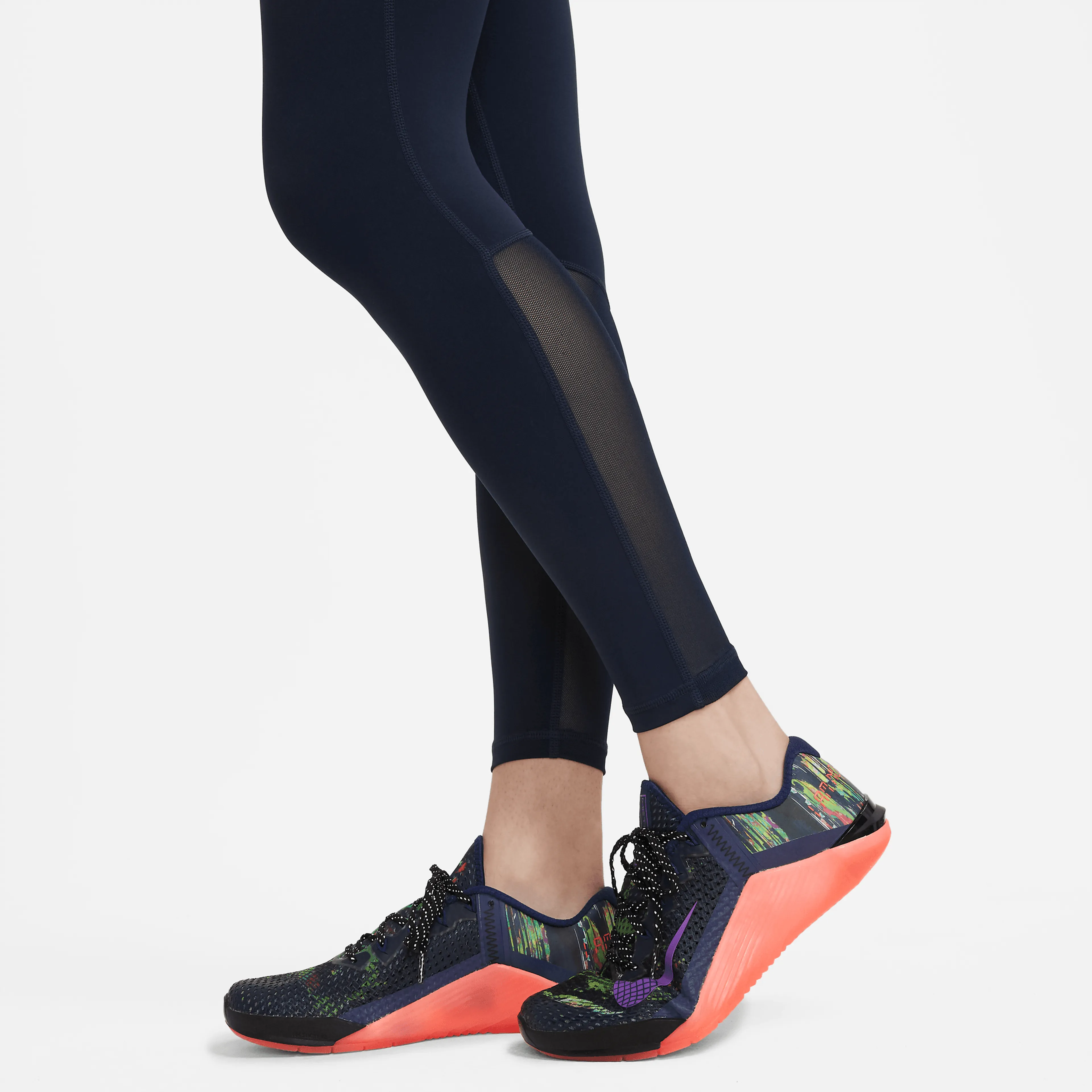 Nike Pro Women's Mid-Rise Mesh-Pane