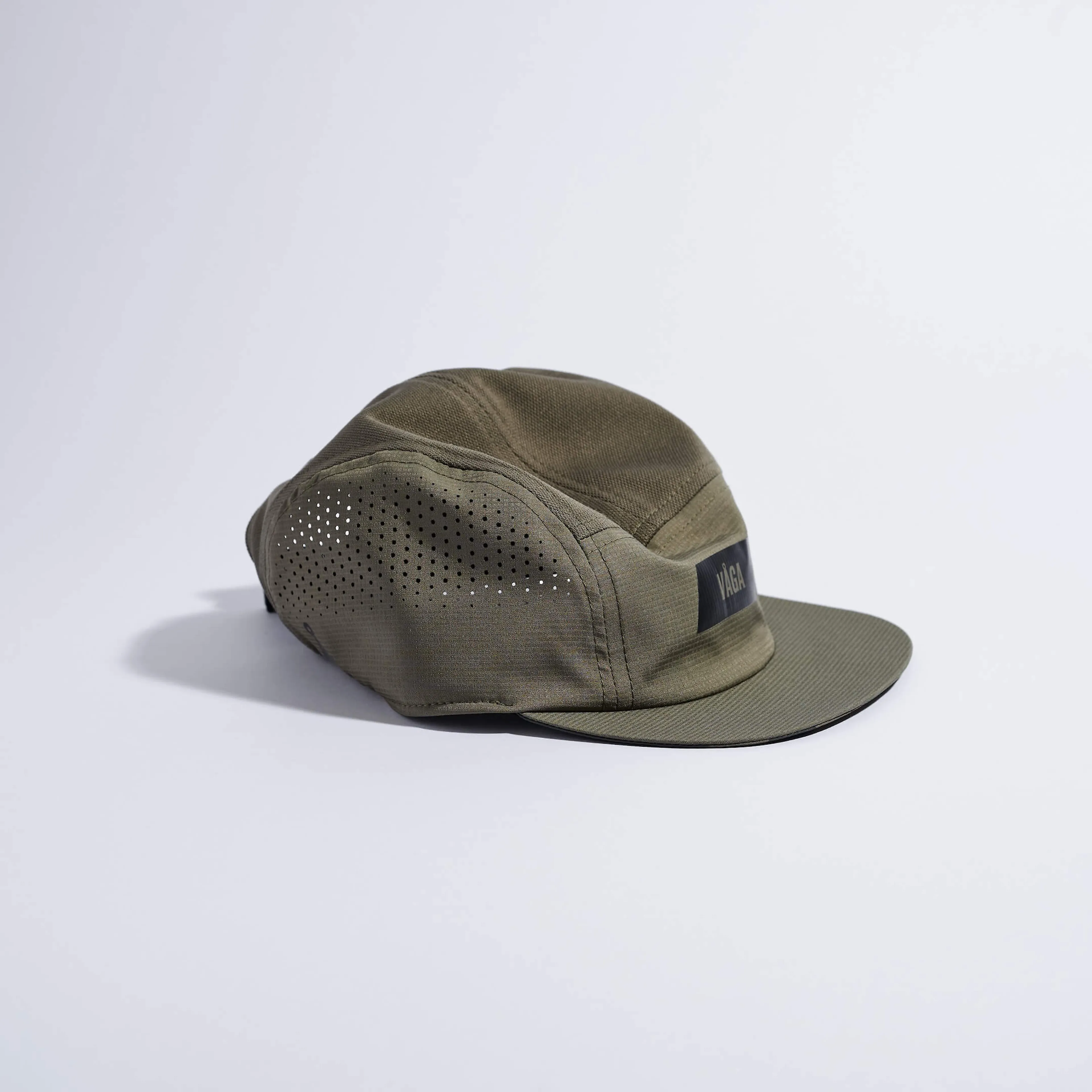 FEATHER RACING CAP