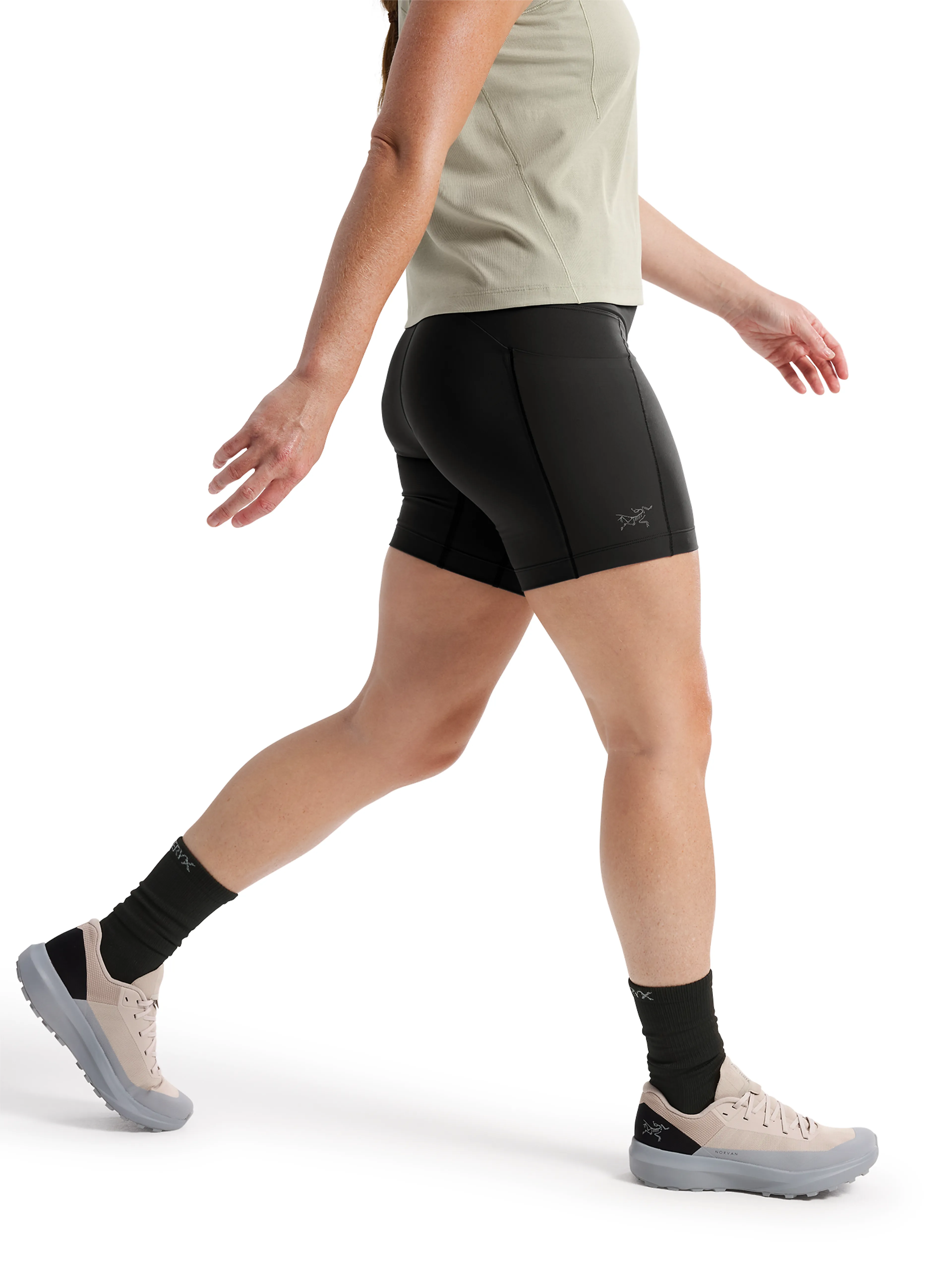Essent High-Rise Utility Short 6 W