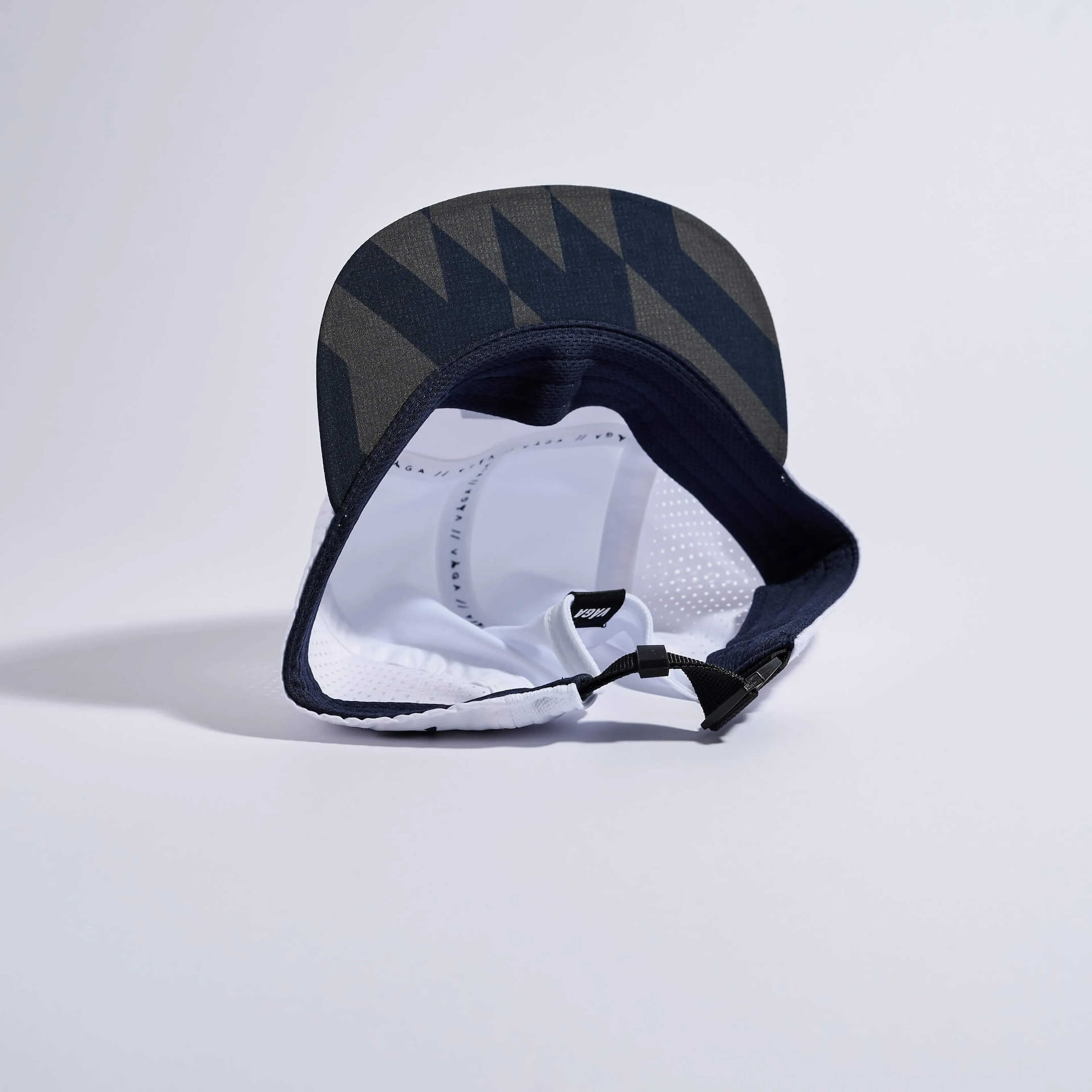FEATHER RACING CAP
