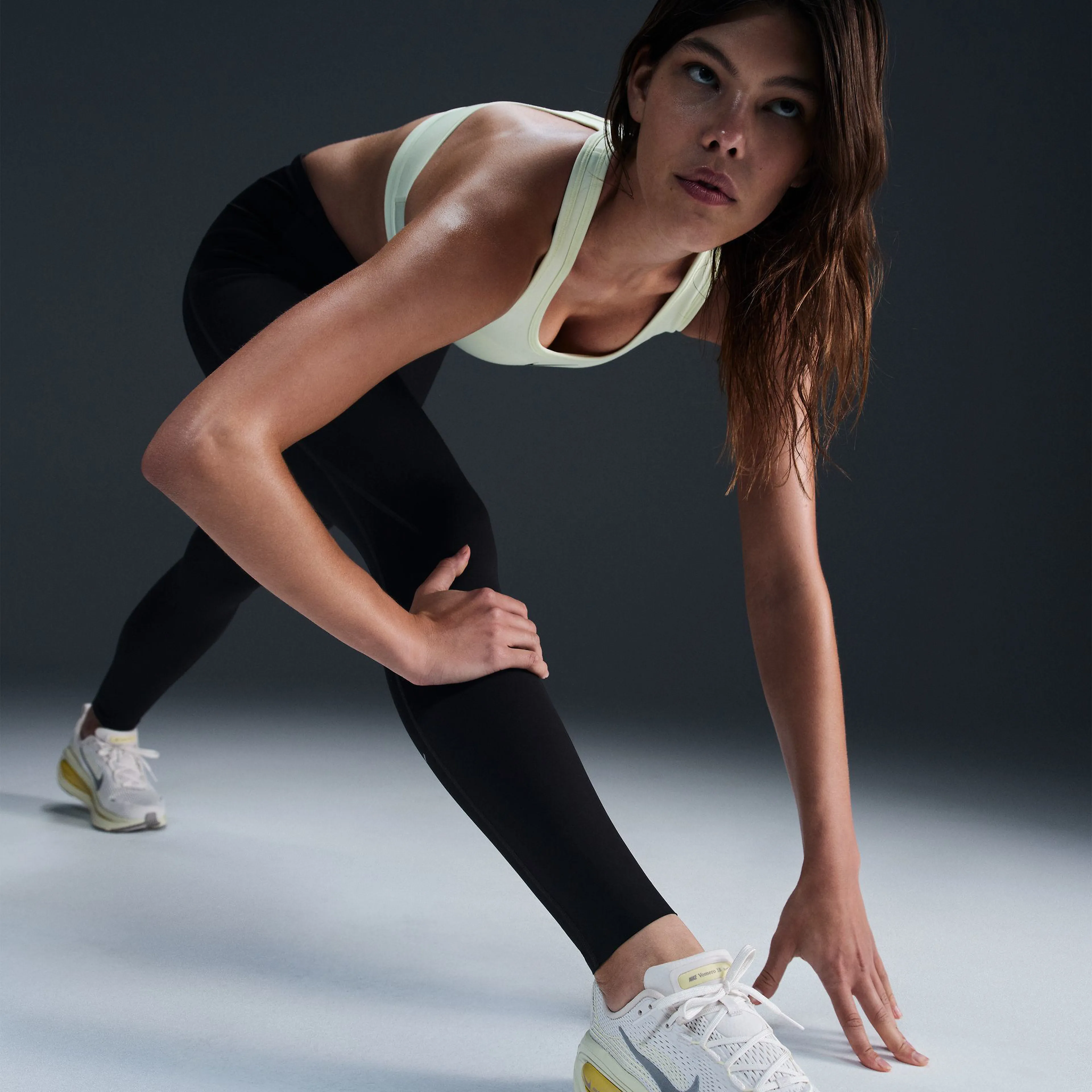 Nike Swift Women's High-Waisted 7/8 Running Leggings with Pockets