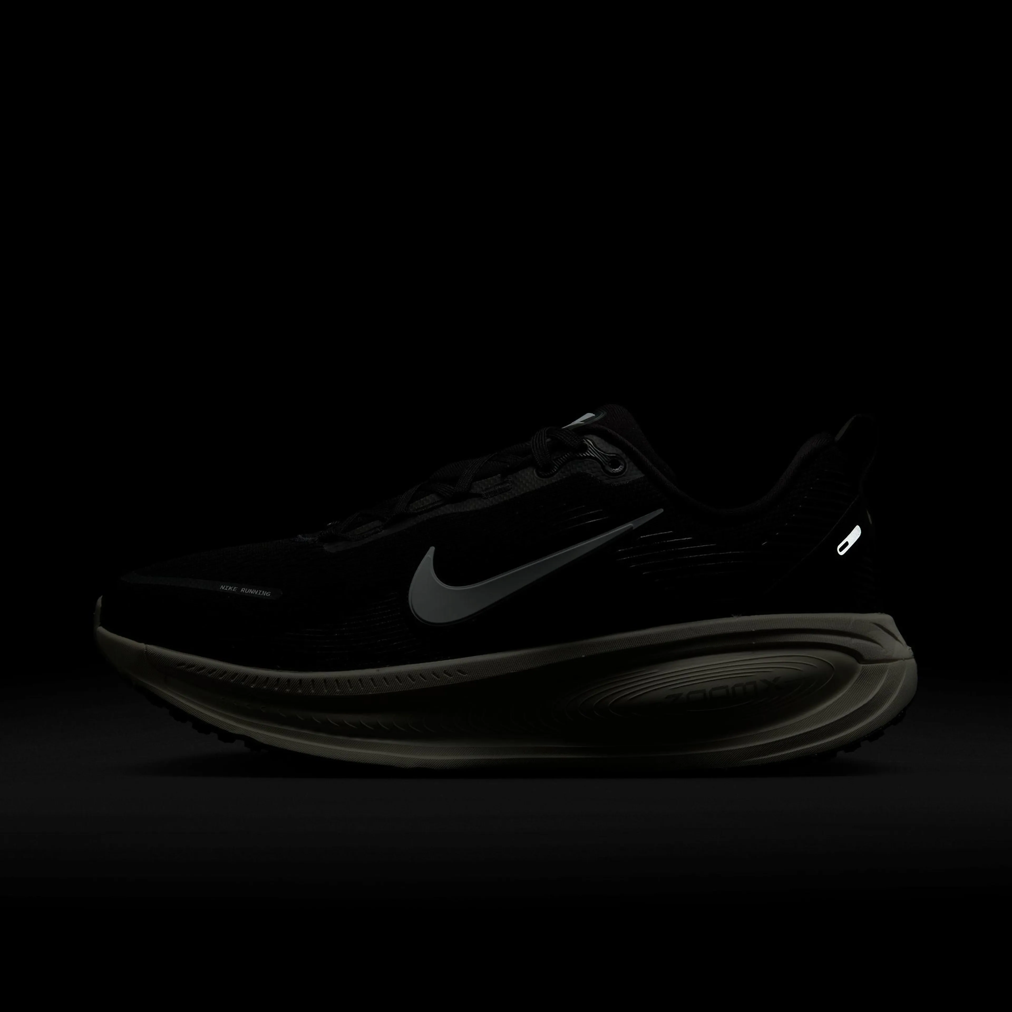 Vomero 18 Men's Road Running Shoes (Wide)
