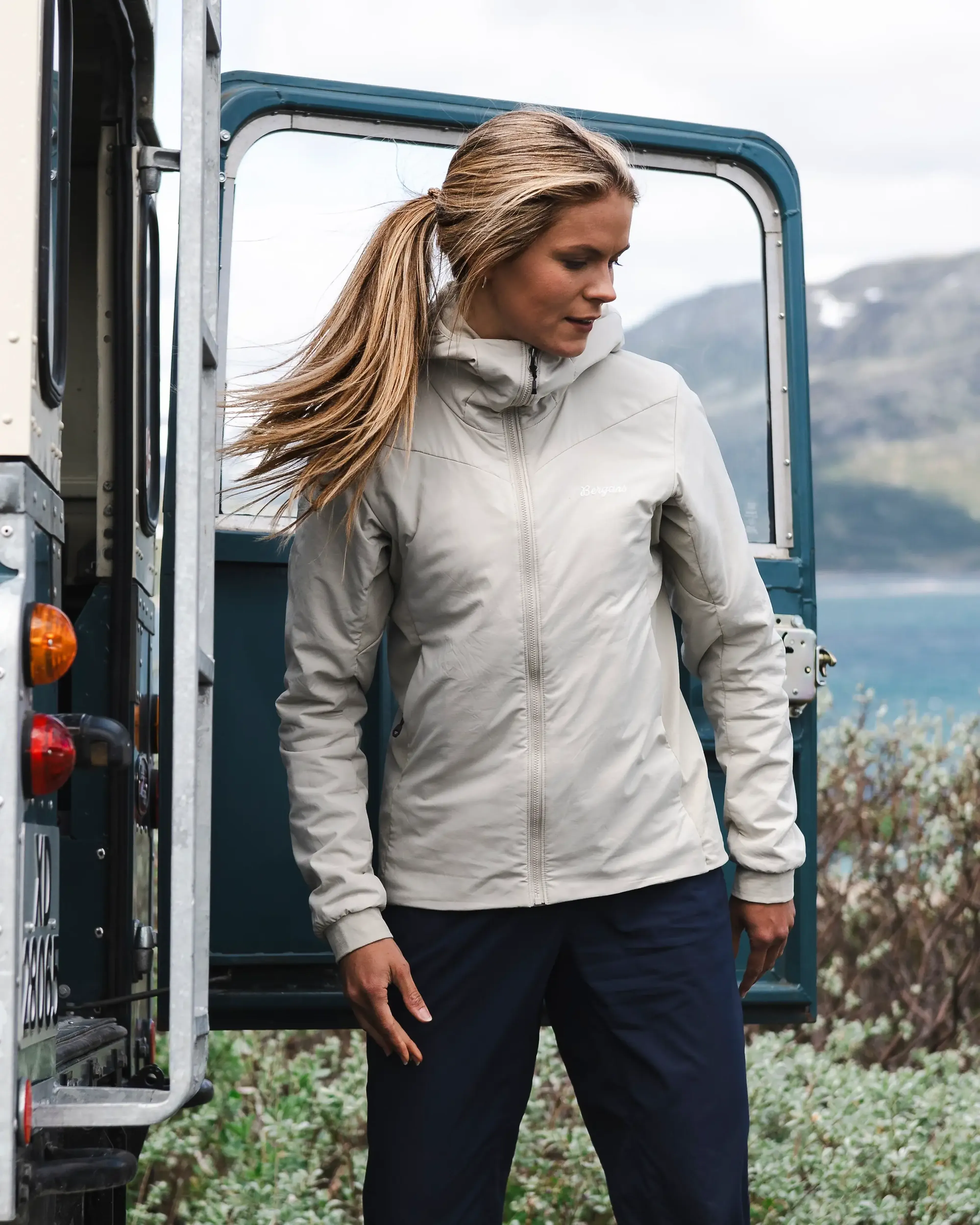 Holo Insulated Hood Jacket Women