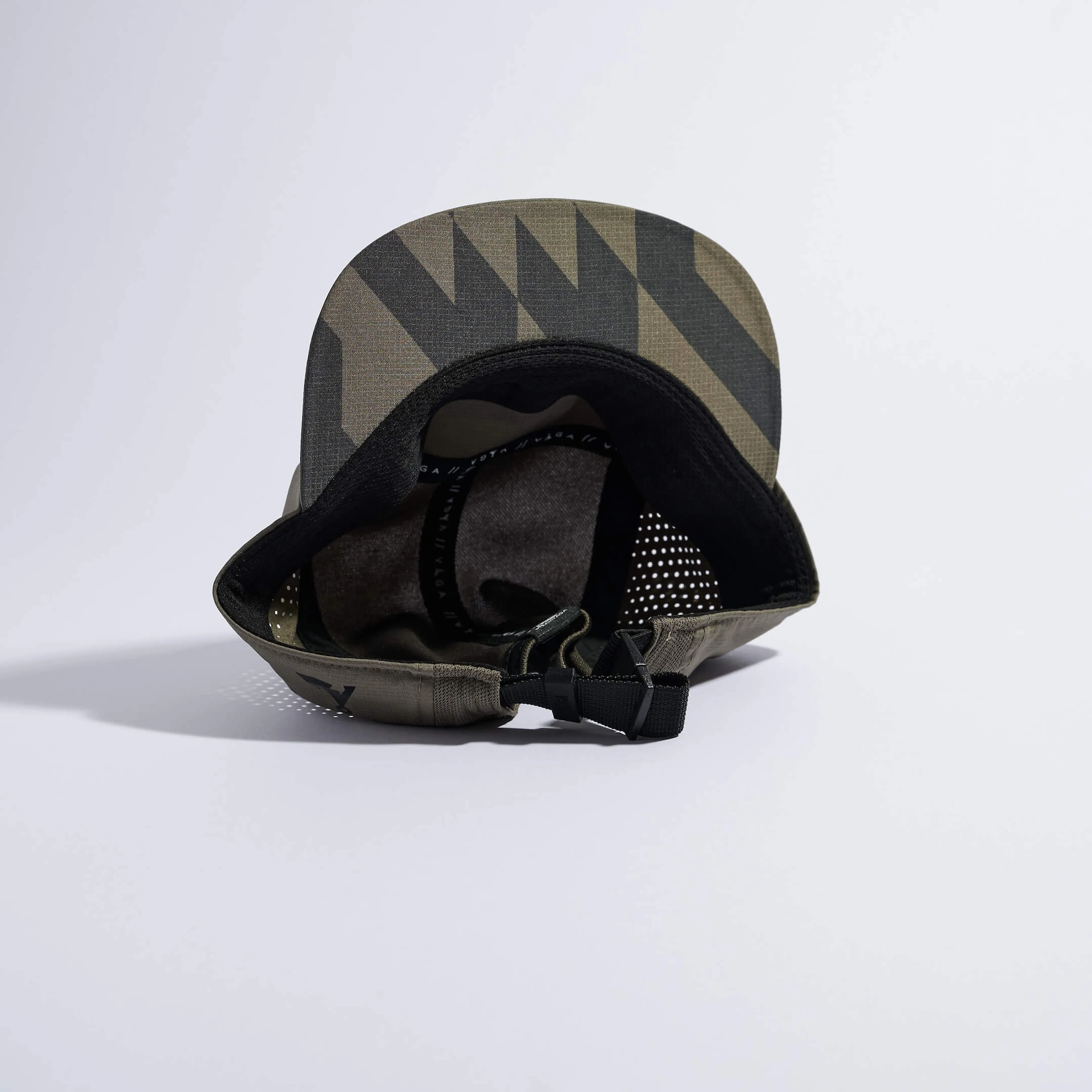FEATHER RACING CAP