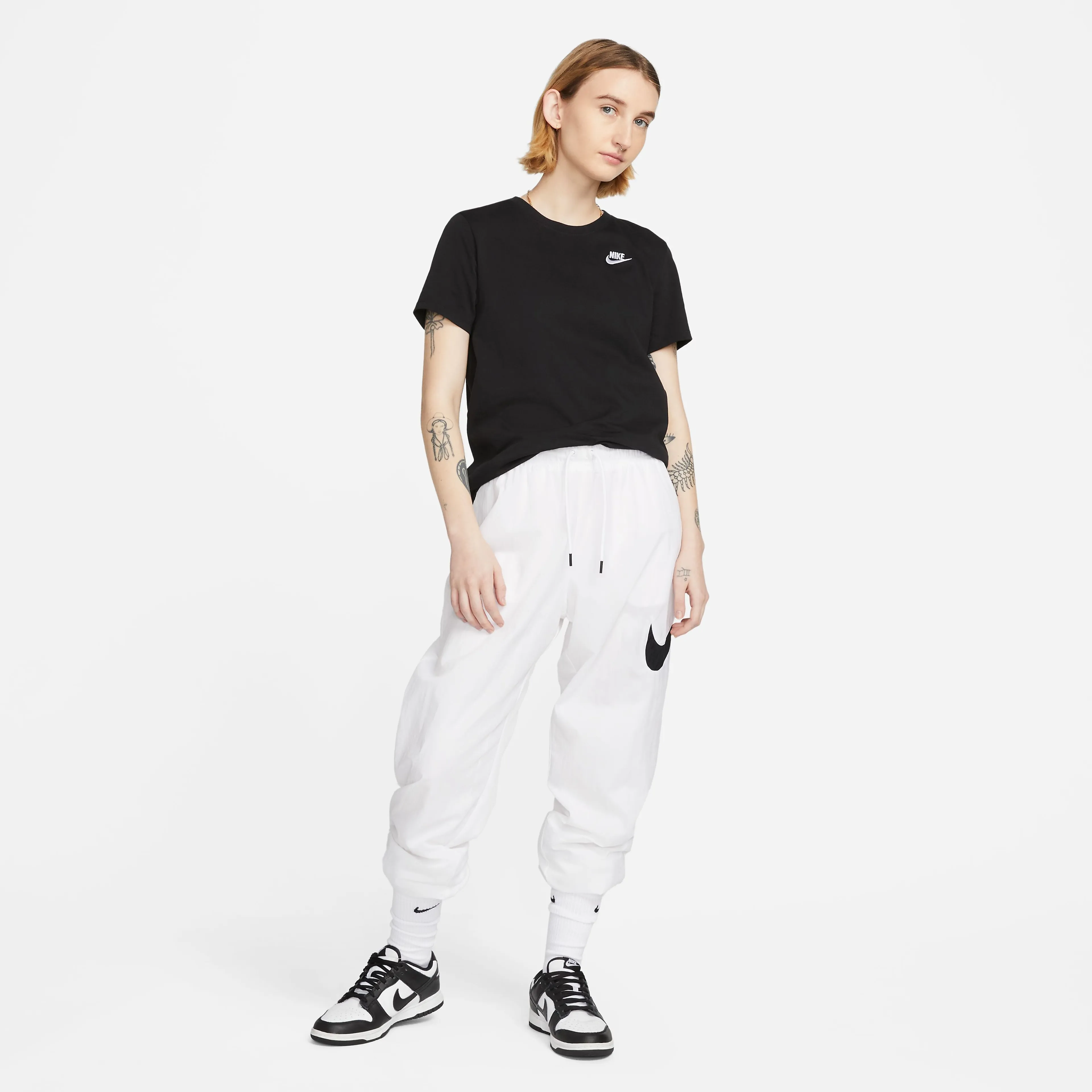 Sportswear Club Essentials t-skjorte dame Sportswear Club Essentials t-skjorte dame
