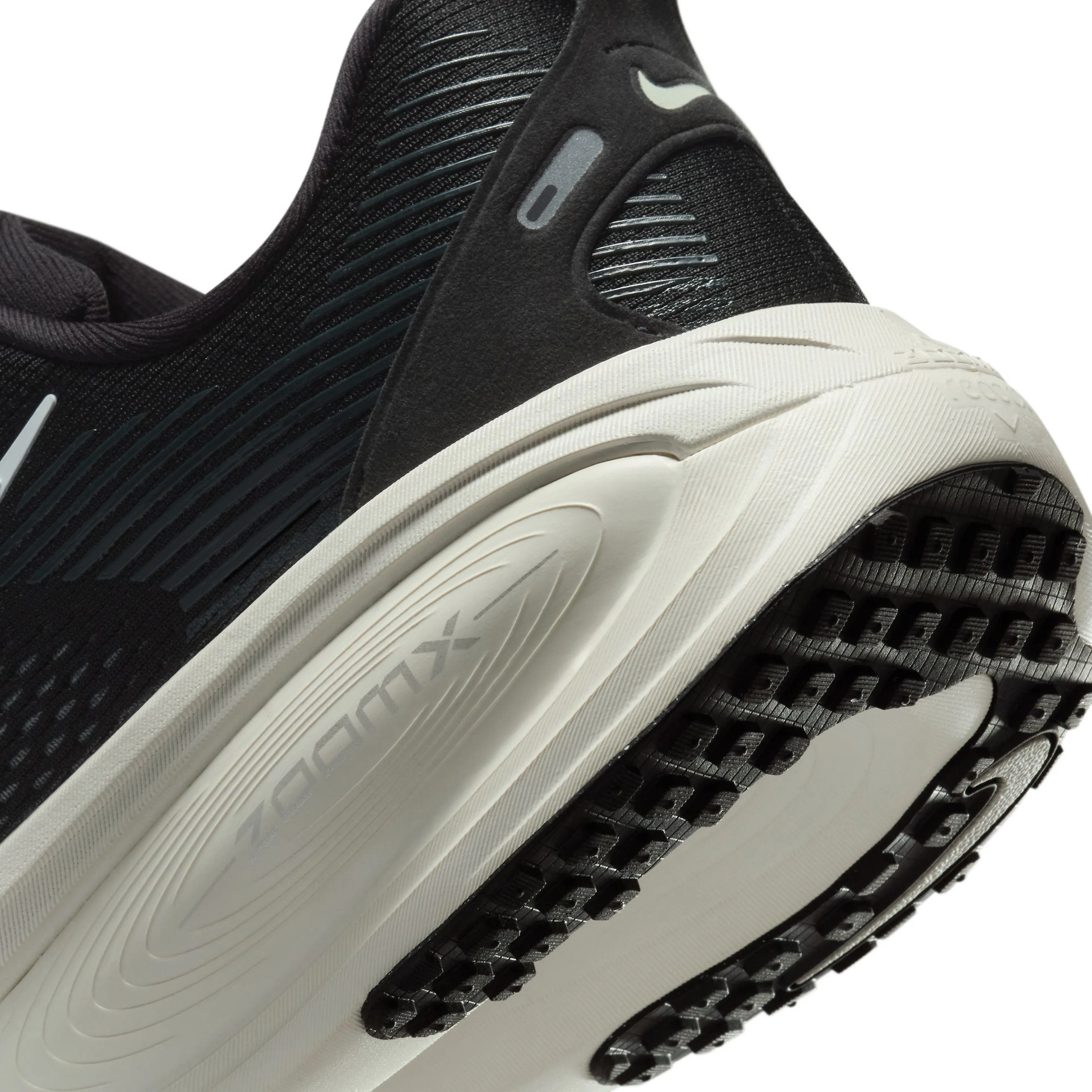 Vomero 18 Men's Road Running Shoes (Wide)