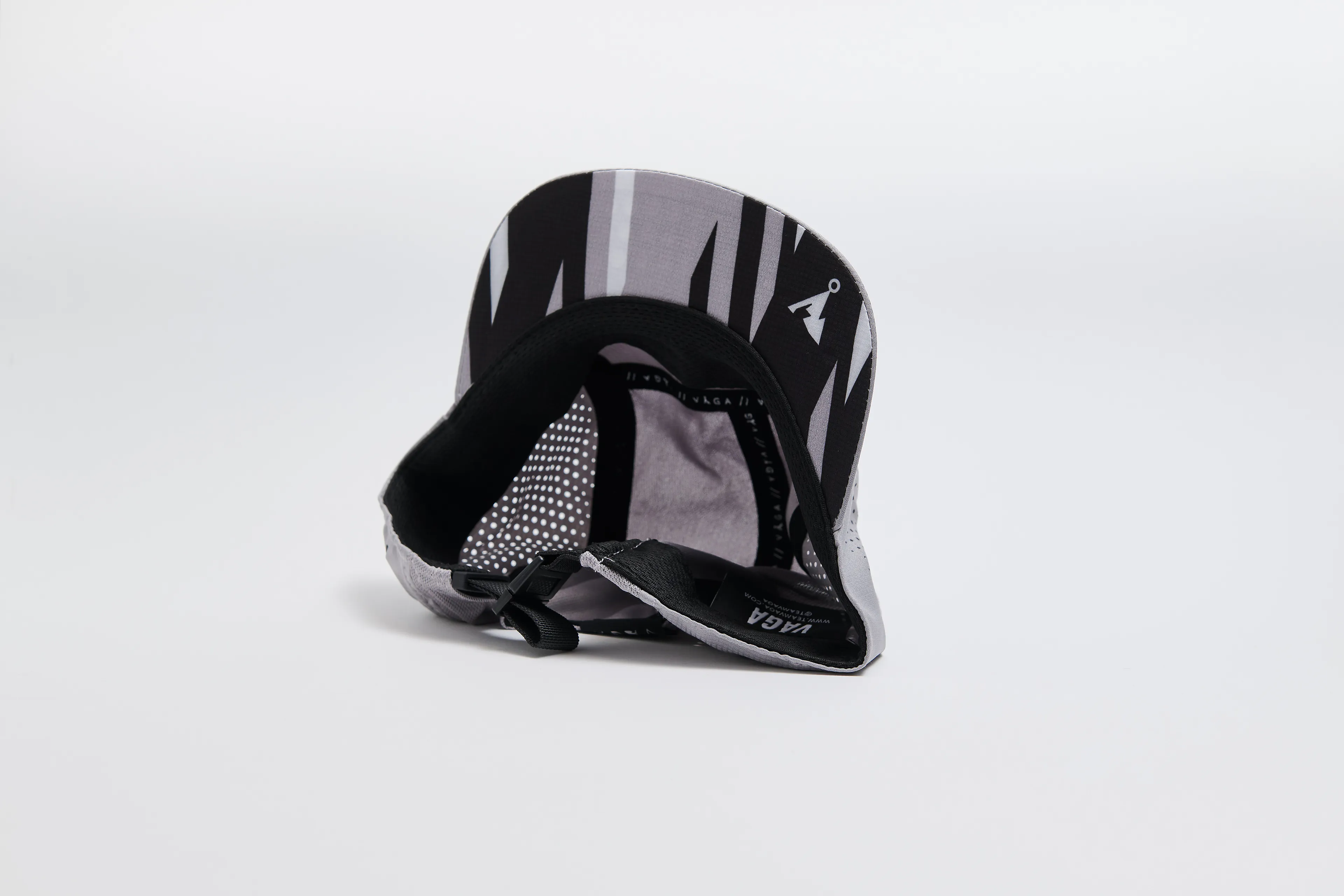 FEATHER RACING CAP
