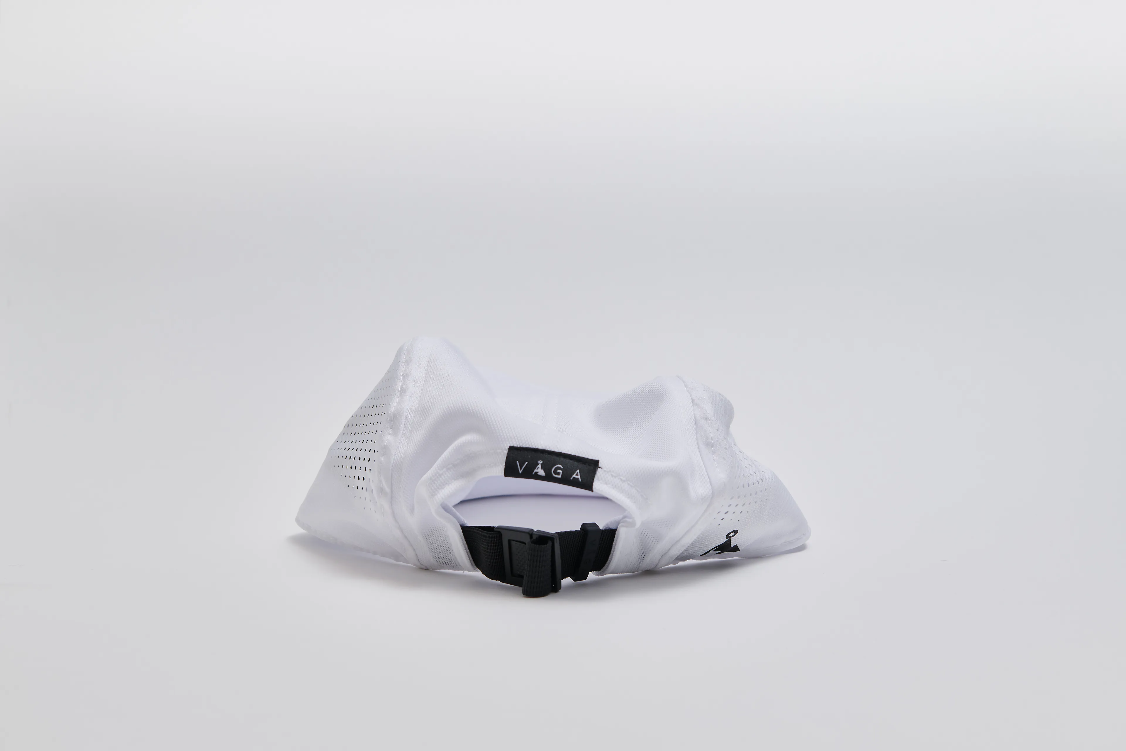 FEATHER RACING CAP