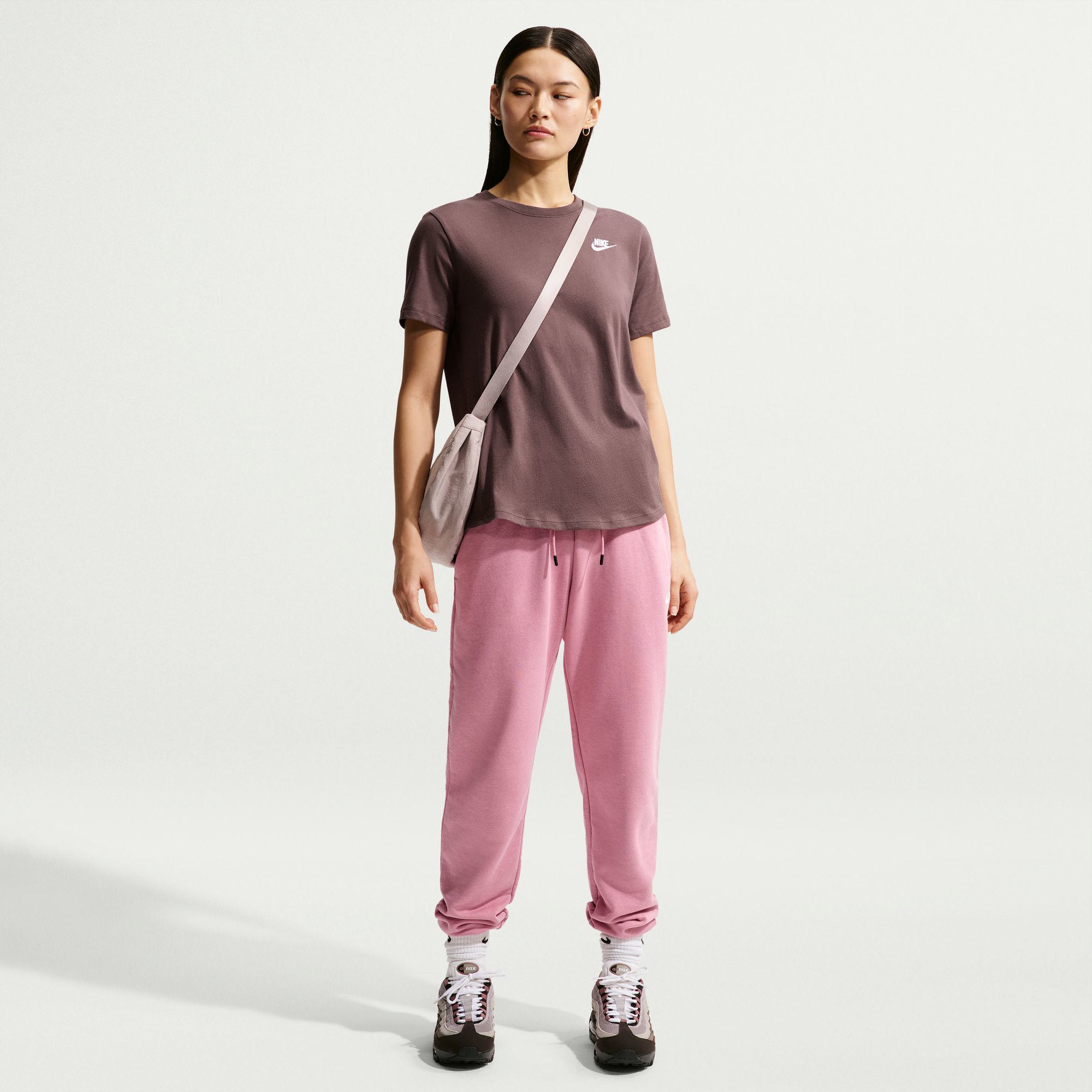 Sportswear Club Essentials Women's T-Shirt