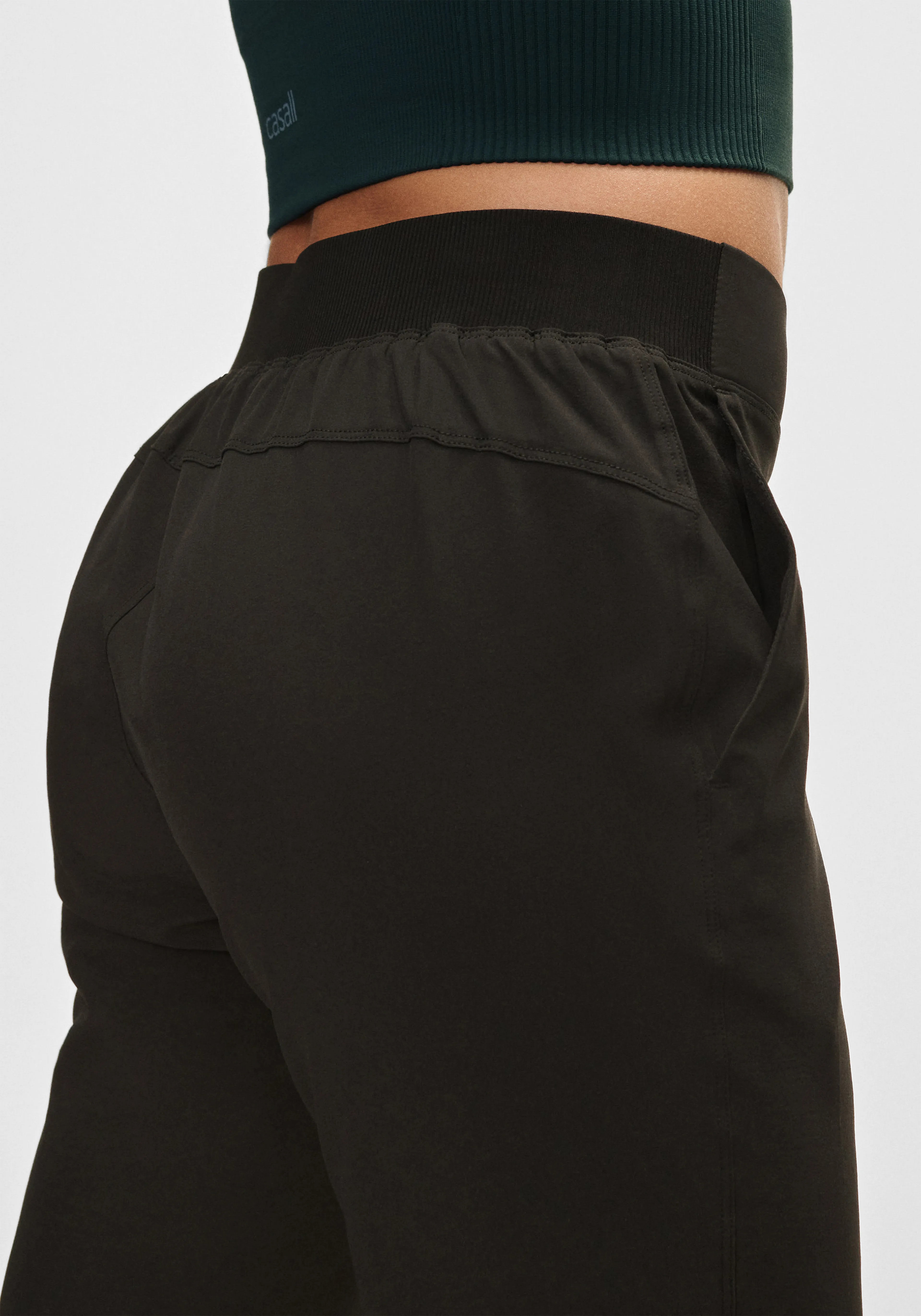 Essential Slim Woven Pants