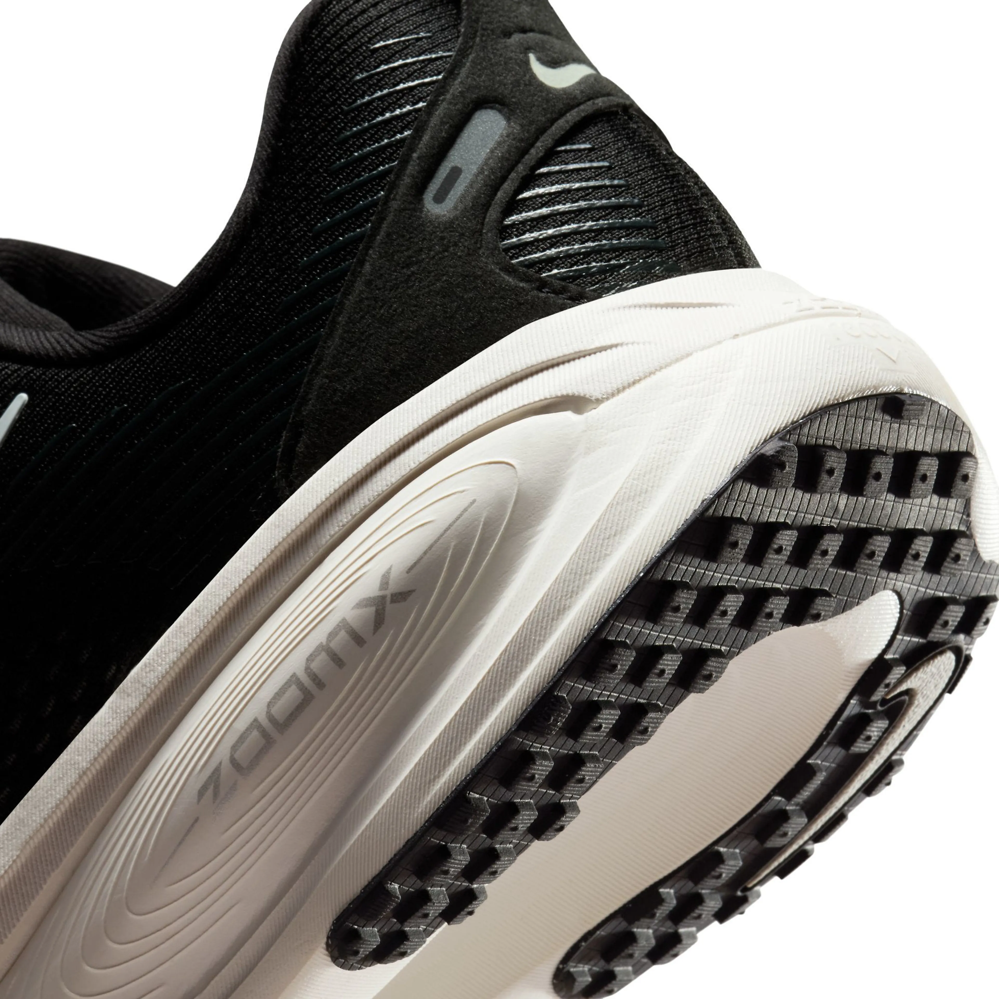 Vomero 18 Women's Road Running Shoes (Wide)