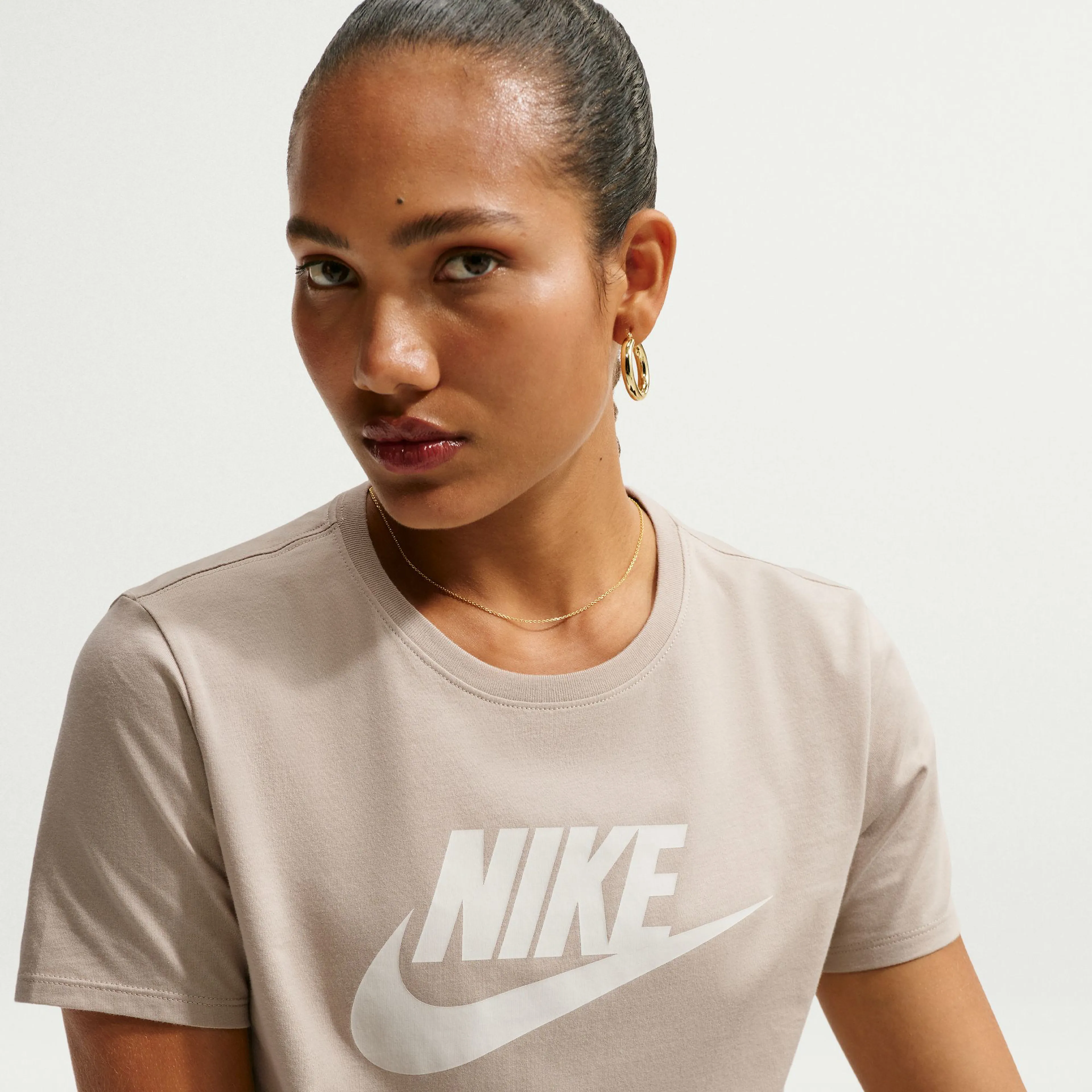 Sportswear Essentials t-skjorte dame