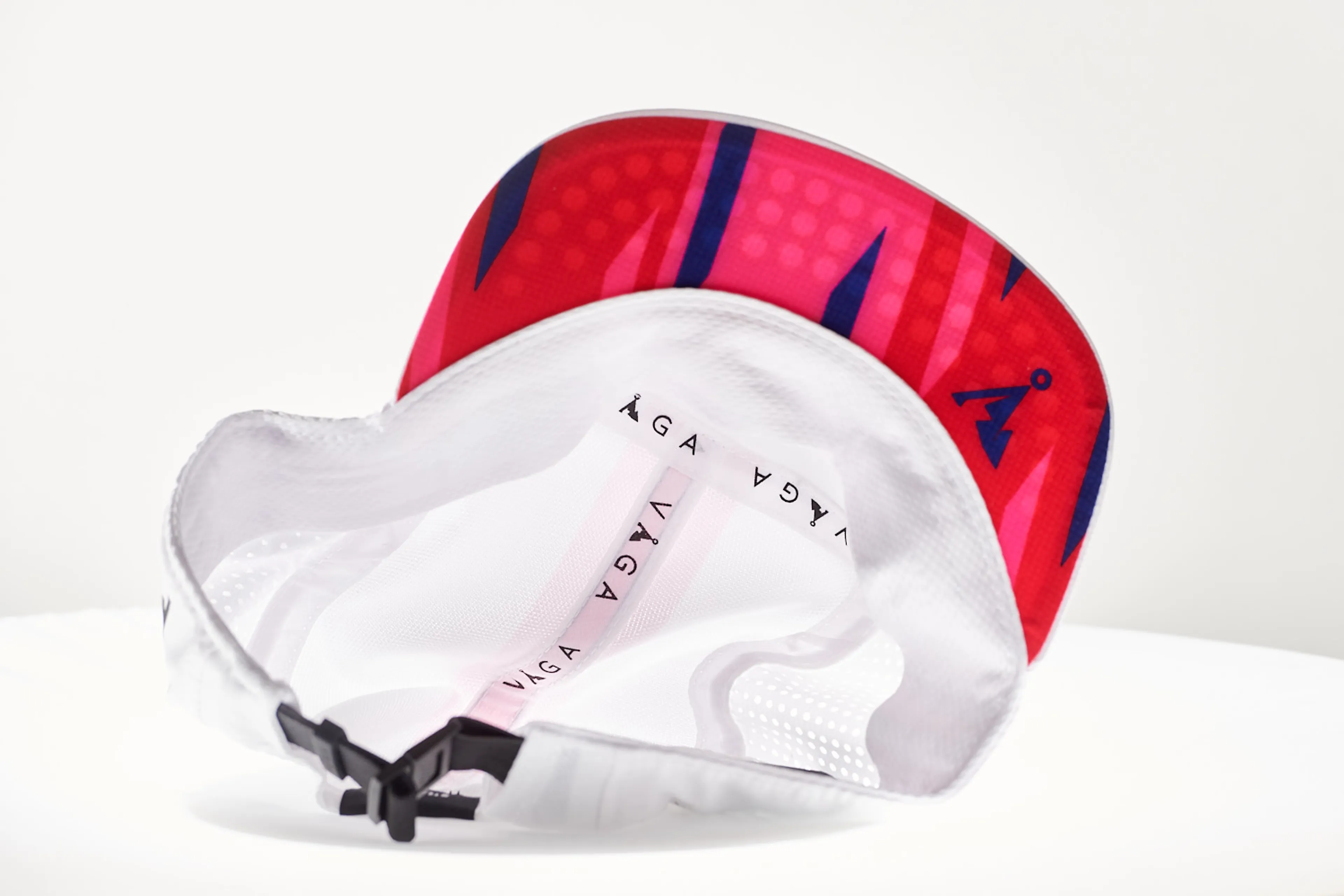 FEATHER RACING CAP
