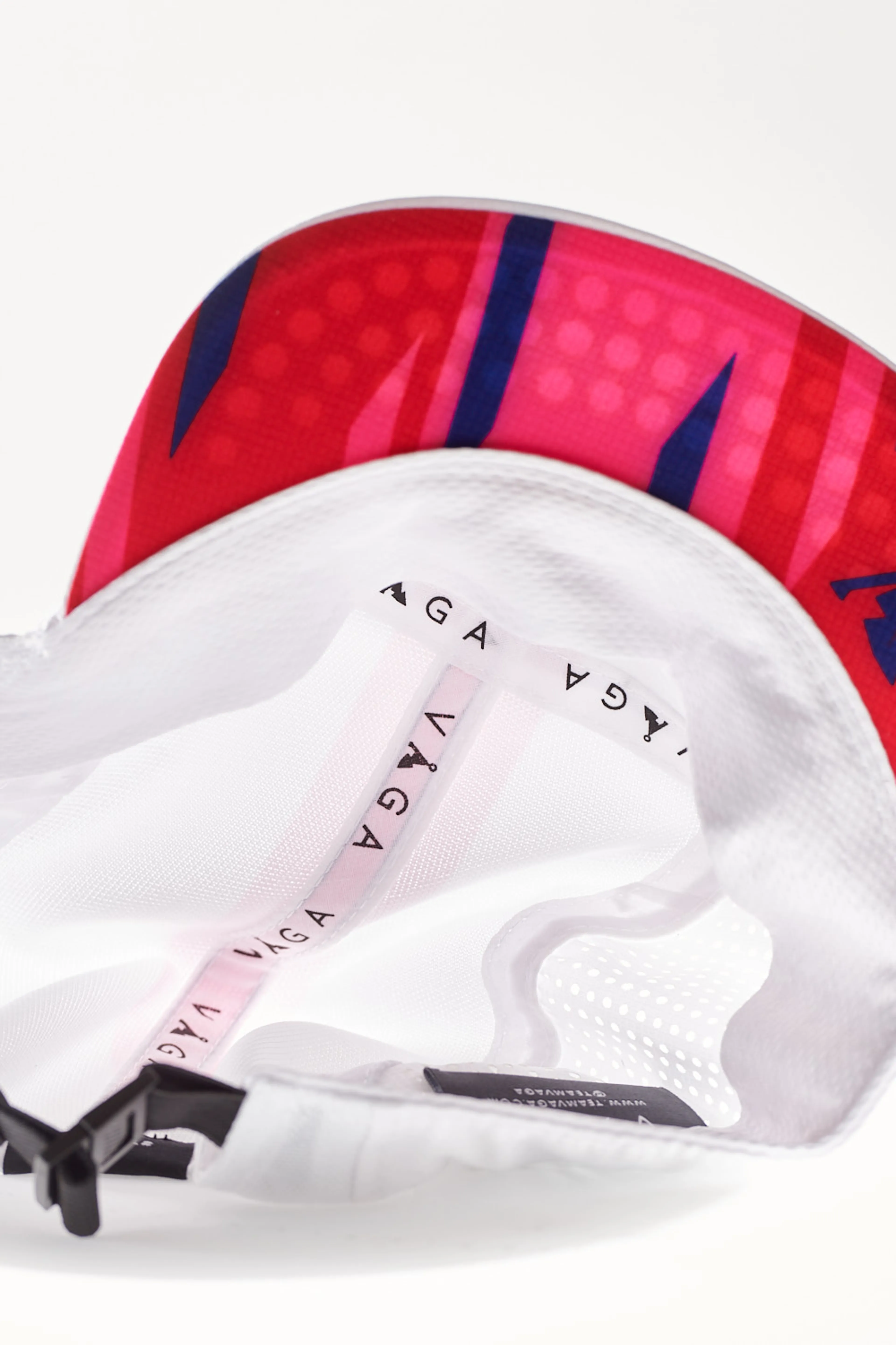 FEATHER RACING CAP