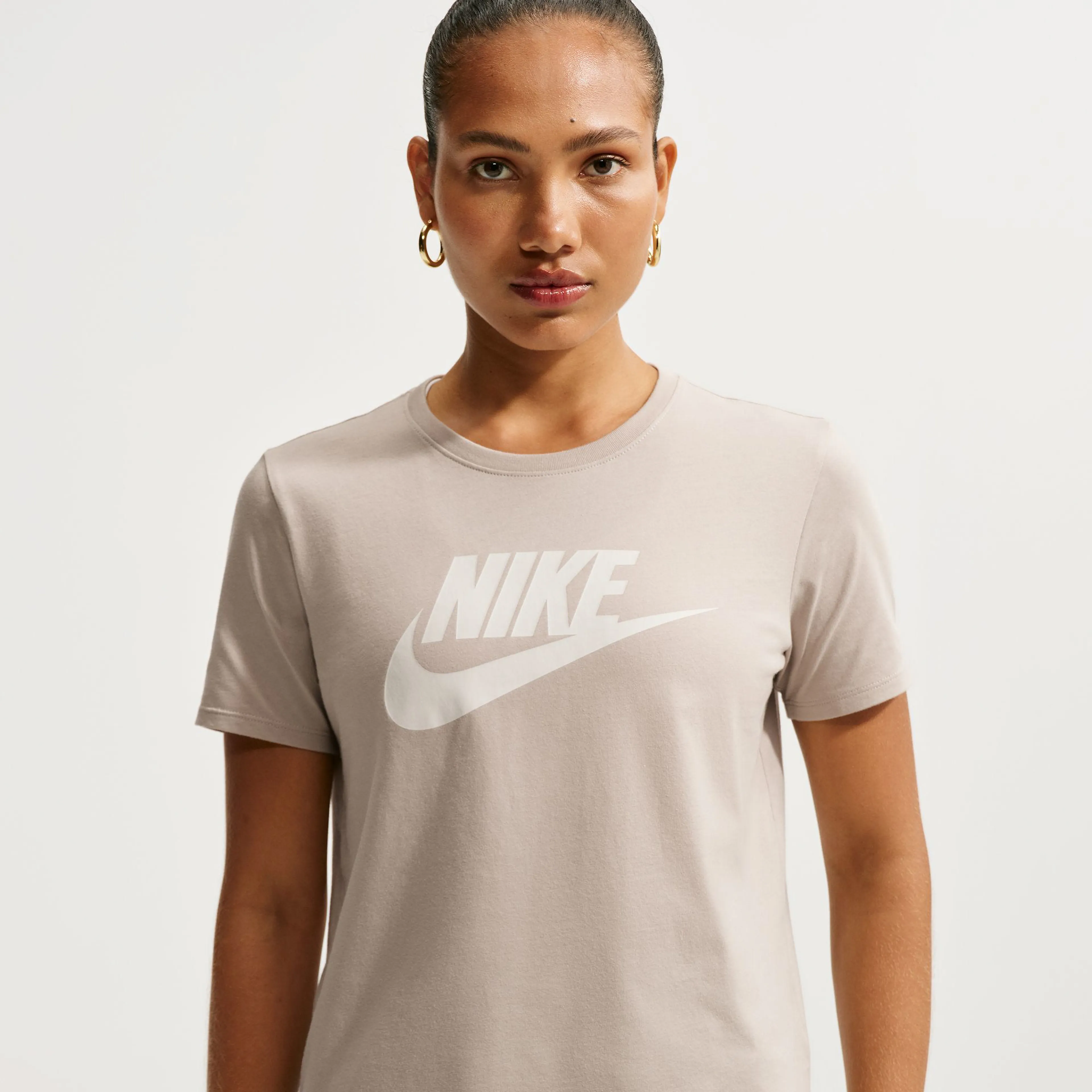 Sportswear Essentials t-skjorte dame