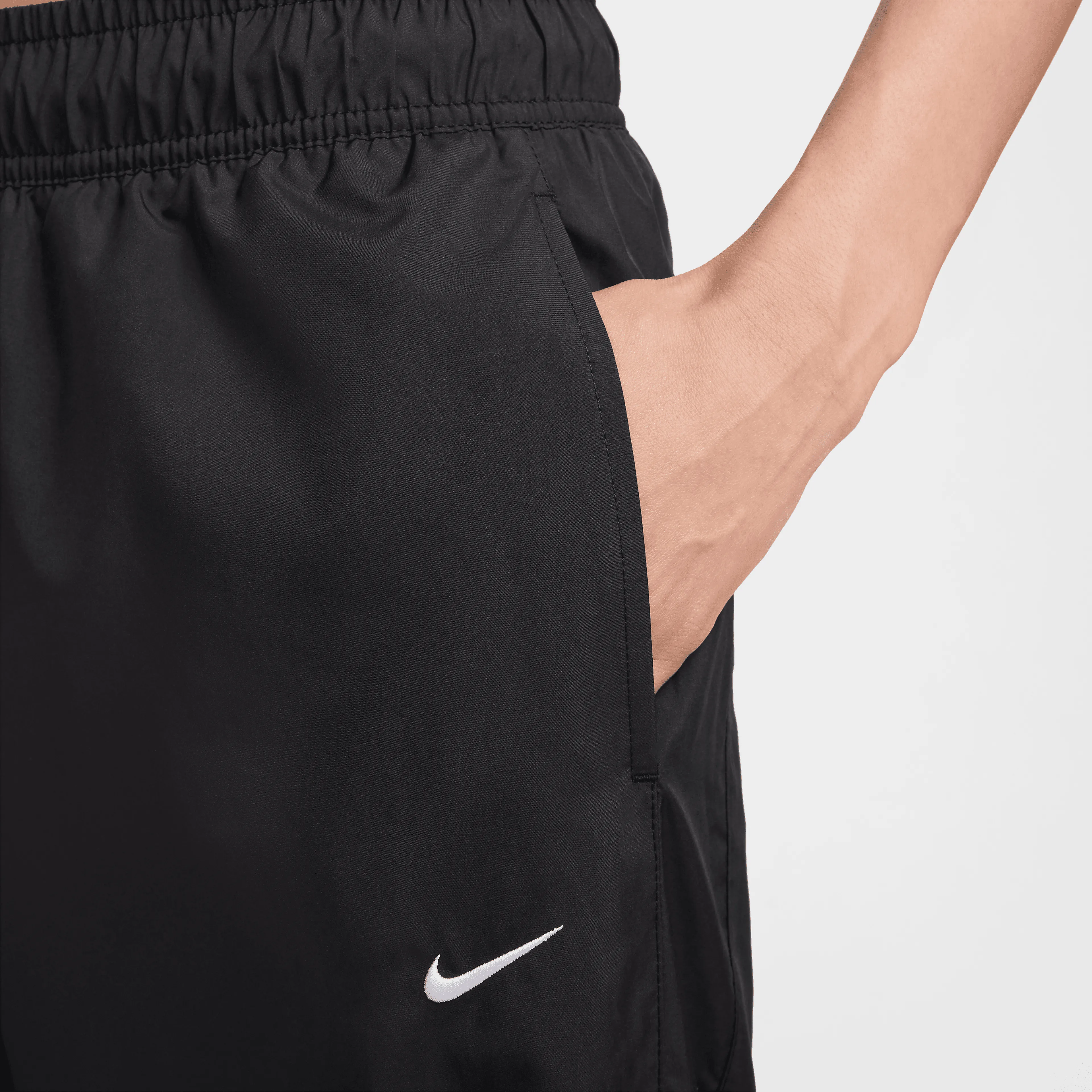 Sportswear Classic Wovens Women's UV Protection Mid-Rise Loose Joggers
