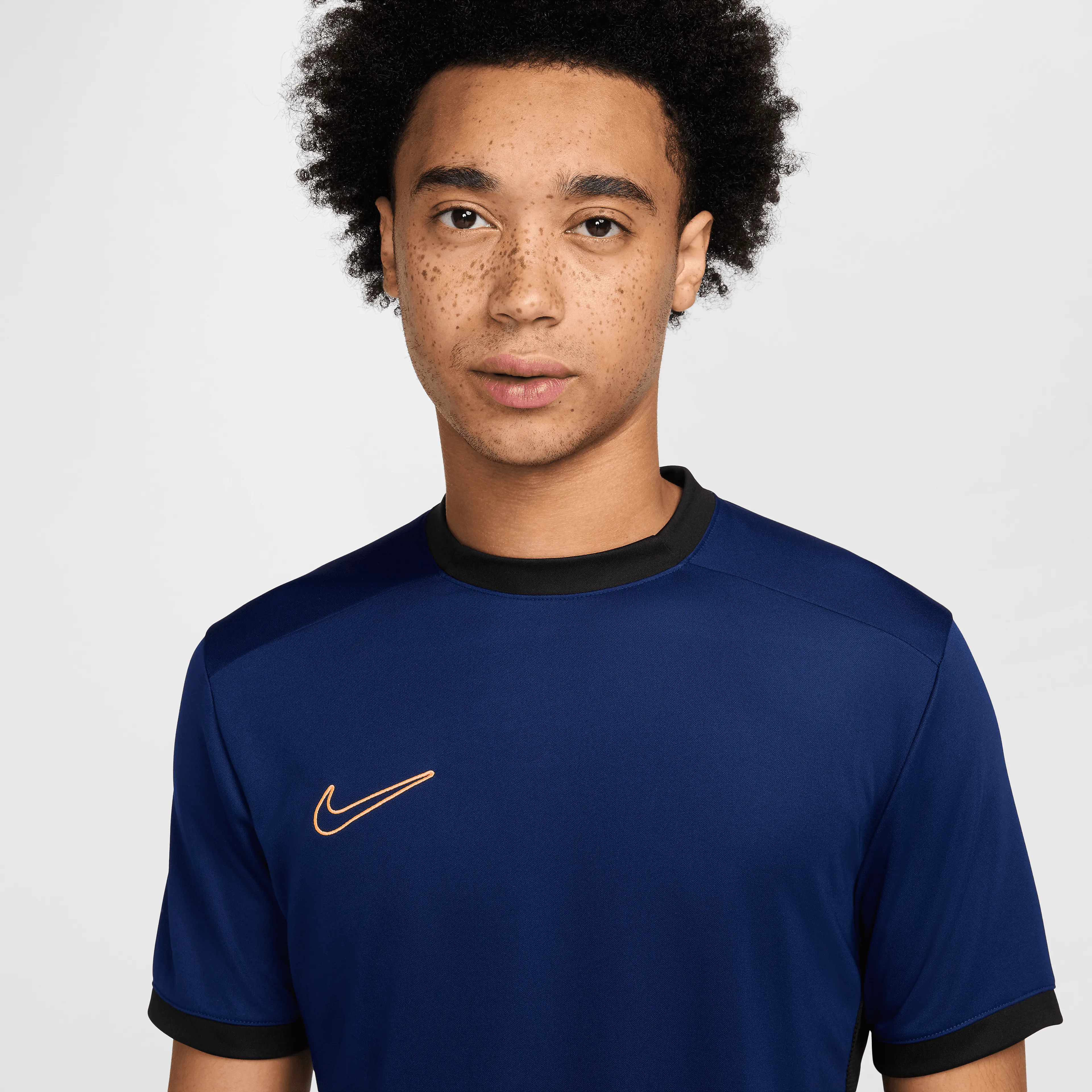  Academy Dri-FIT Short-Sleeve Soccer Top