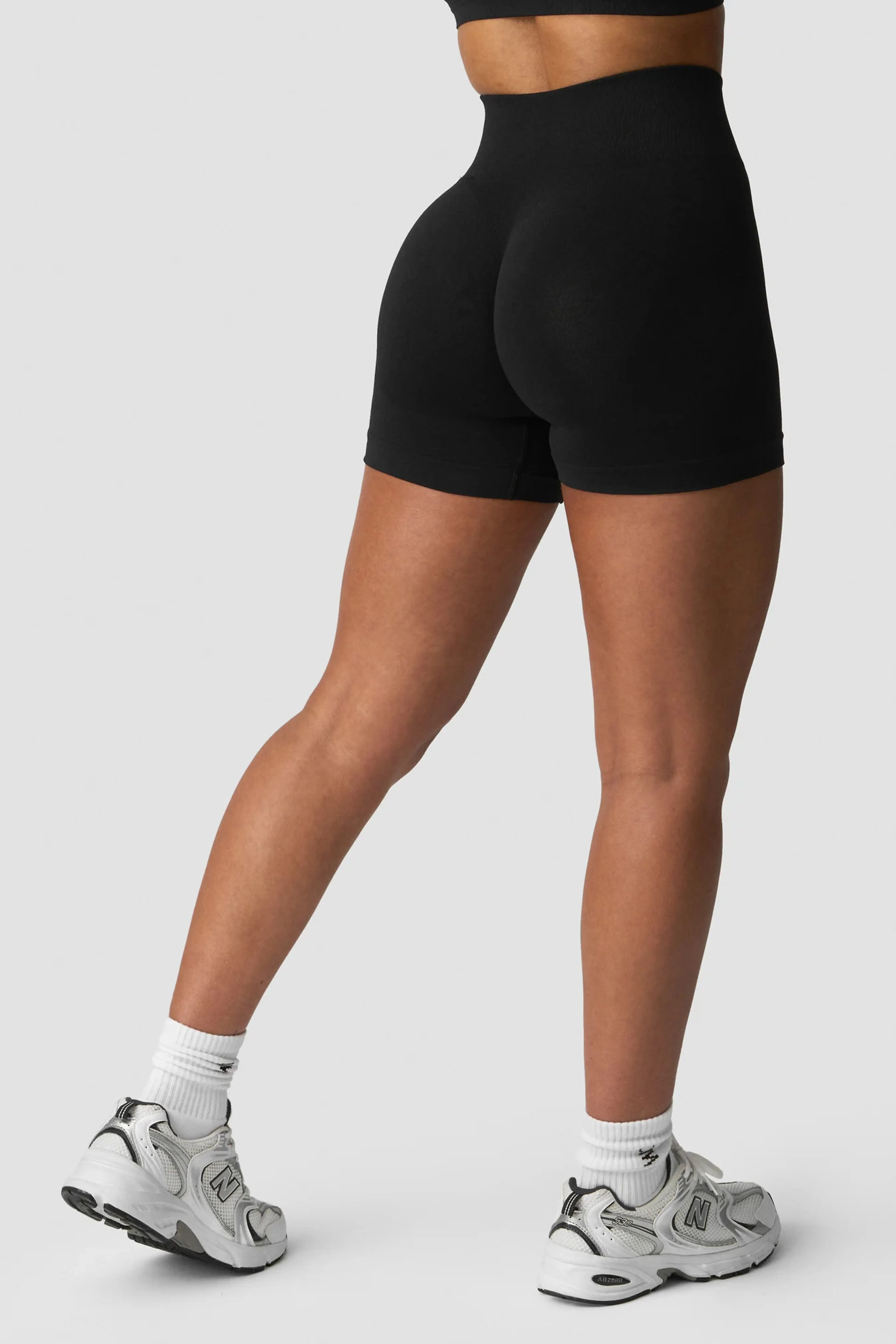 Smooth Seamless Midi Shorts W
