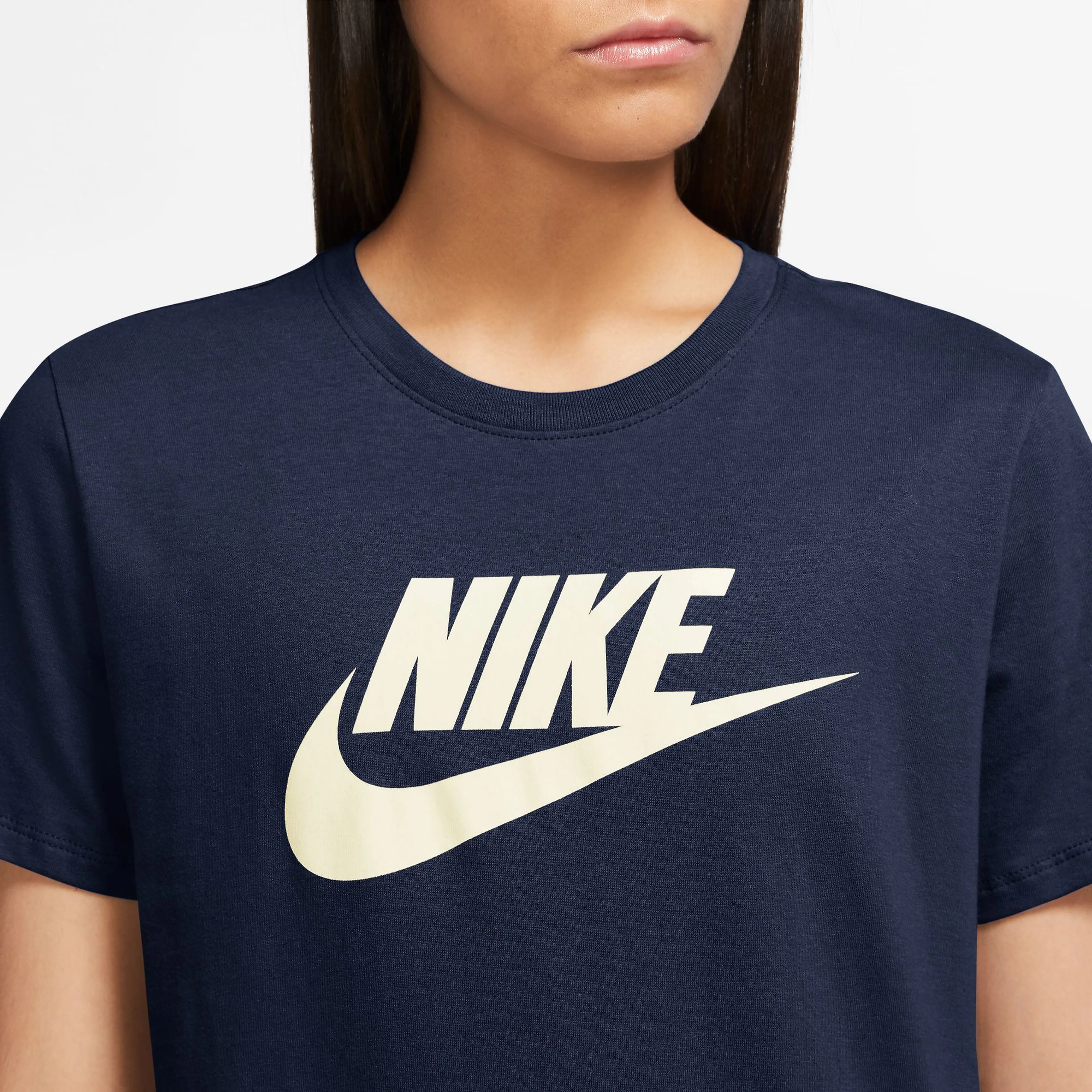 Sportswear Essentials t-skjorte dame