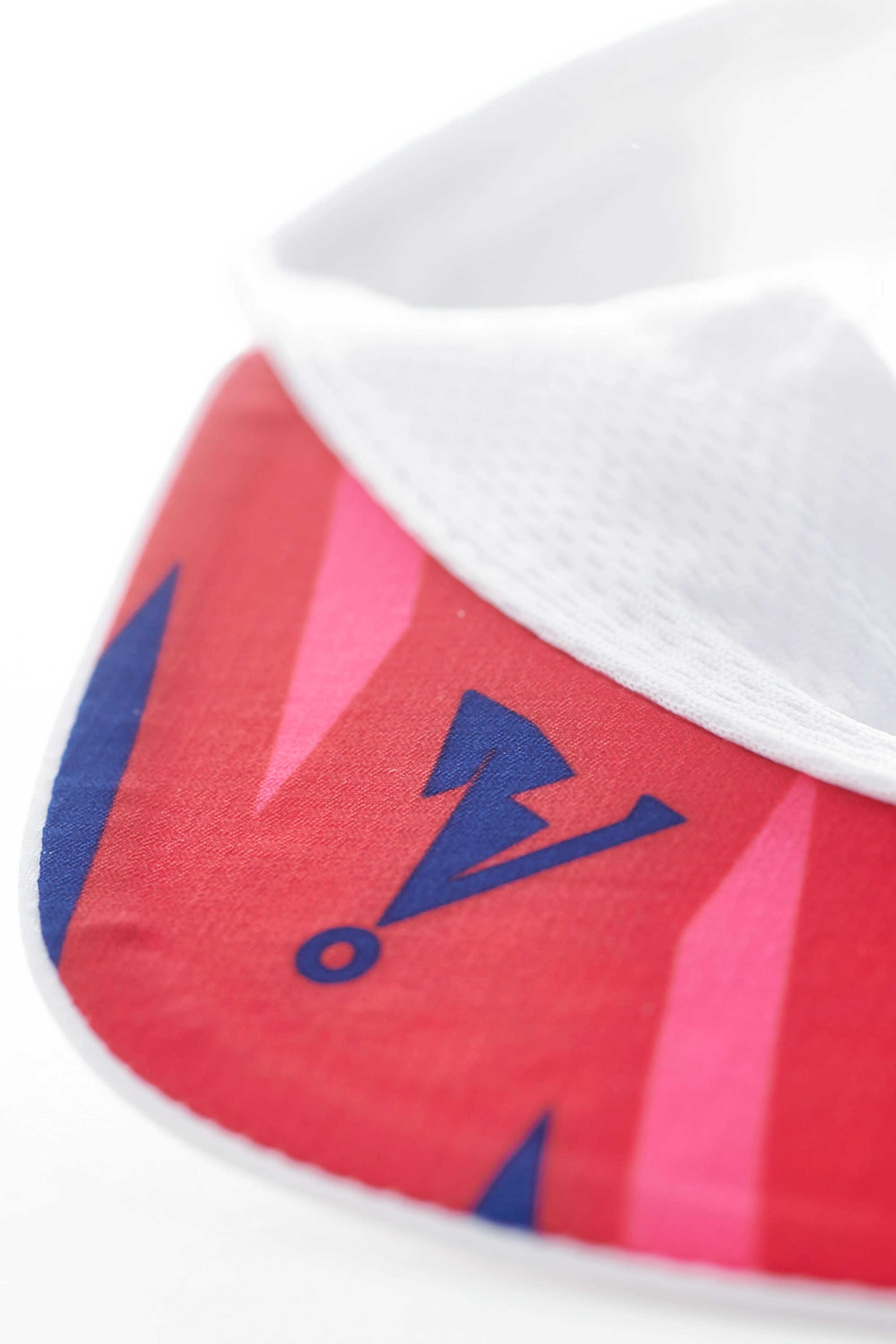 FEATHER RACING CAP