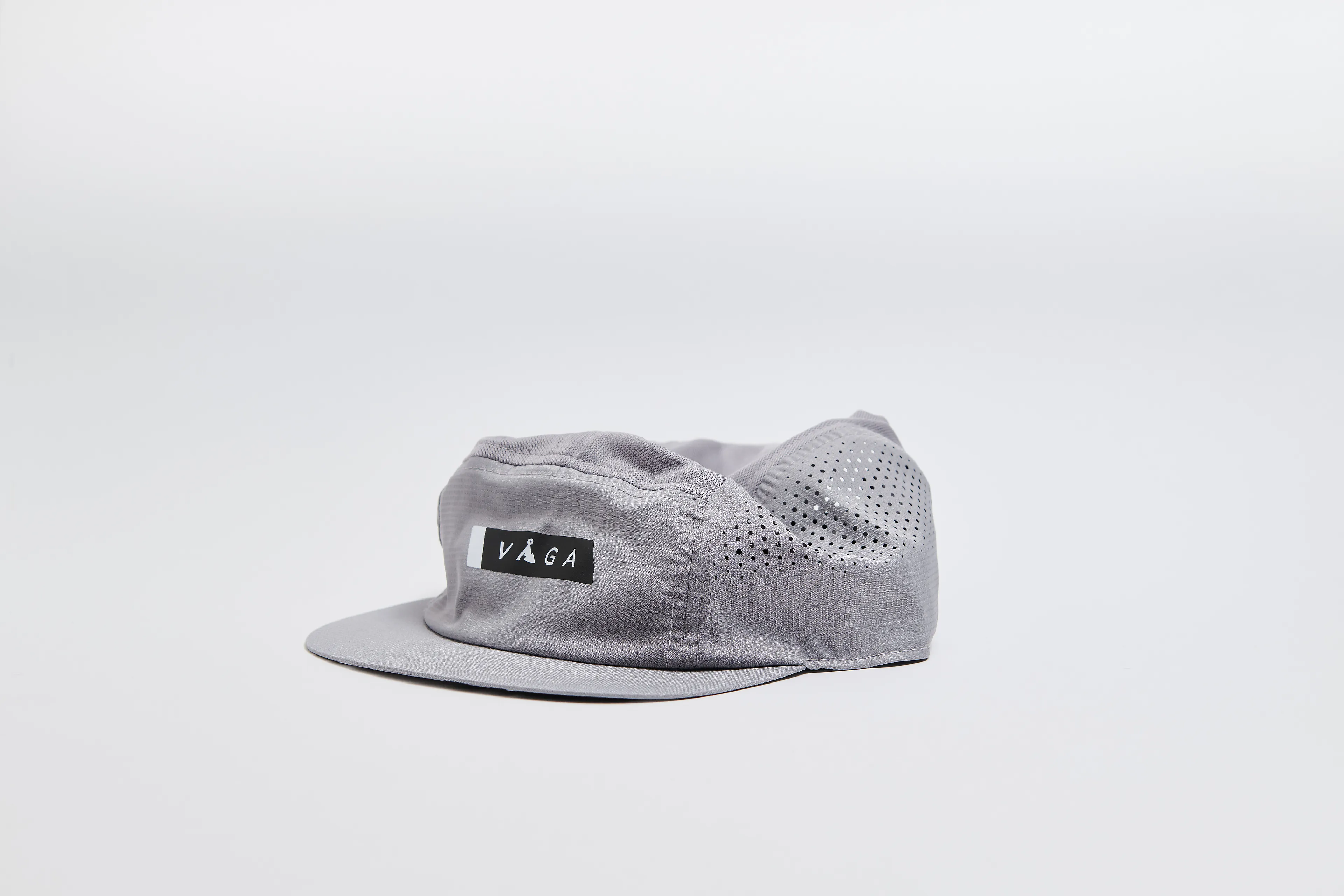 FEATHER RACING CAP